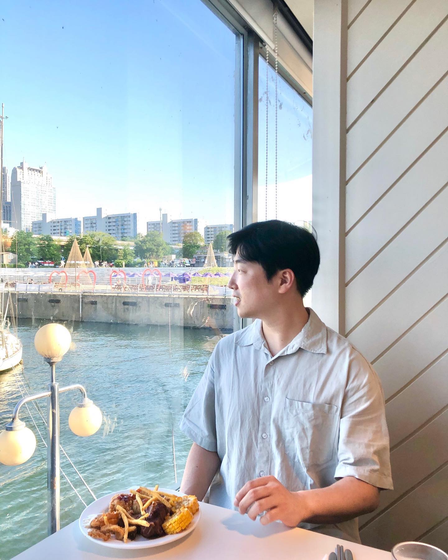 .
날씨가 너무 좋았던 오늘 !!!
너무 감사 🙏🏻

카피 짠다고
대행사 같은
하루하루 보내는 중 😌

바쁘지만 재밌고
좋아하는 일이라
전혀 힘들지가 않아 Glorious! 

7월을 기다려주세요
coming sooon !

.