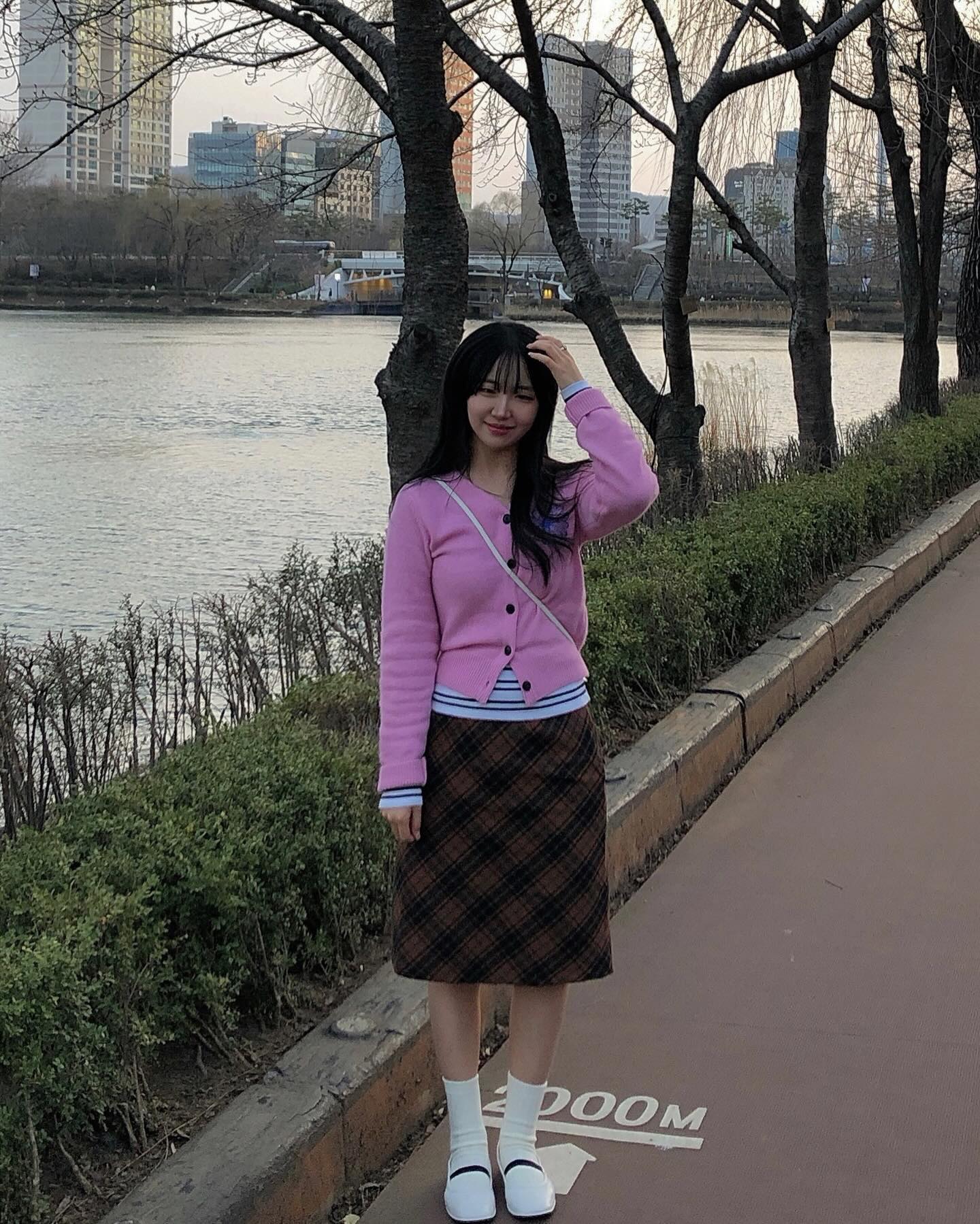 #광고 x sappun_korea 🩰

이제 진짜 날씨도 봄 같고~🌸

봄에 빠질 수 없는 아이템은
단언 플랫슈즈죠🩶

메리제인 플랫슈즈로 봄 준비 하세요!

#광고 #사뿐 #W컨셉단독 #메리제인
#플랫슈즈 #봄코디 #긱시크