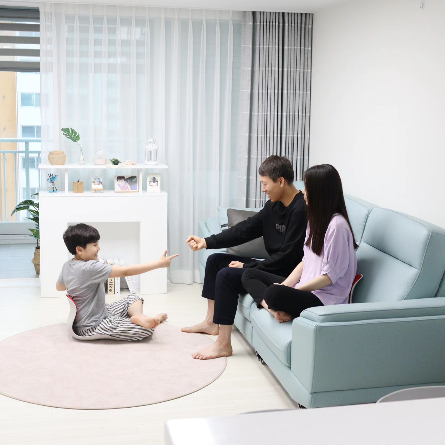 사이좋은 권씨들👨‍👩‍👧‍👦

셋이 놀면 나는 자유
편해서 좋아😆🤣

다음주도 잘들 지내길.....🙏