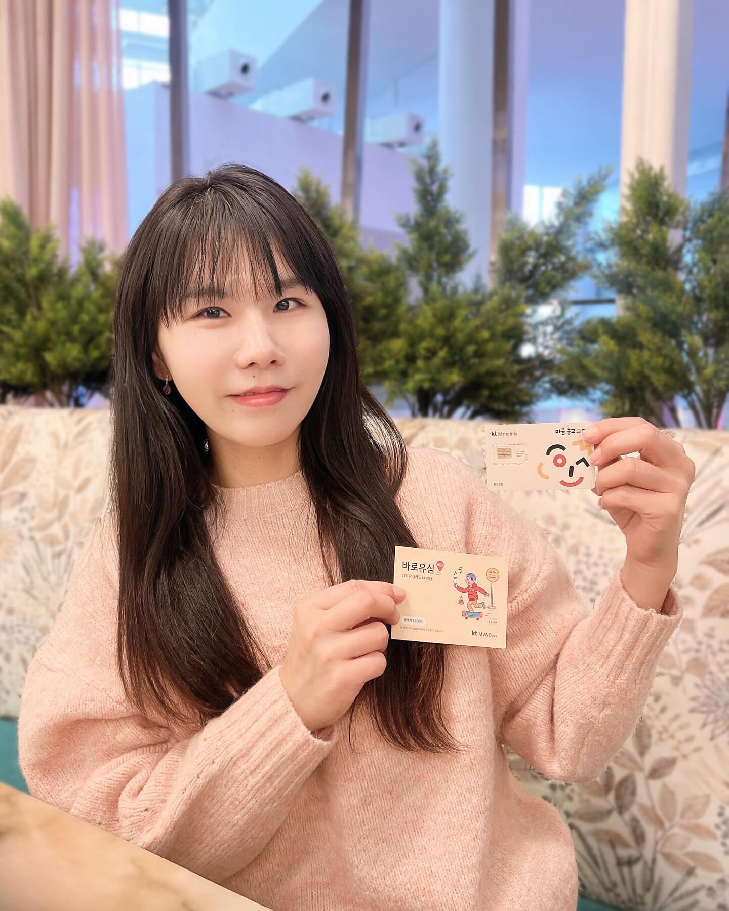 #광고

폰이 갑자기 고장나는바람에,
새폰인 아이폰15를 주문했어염 
히힛😍

새폰이라 기대뿜뿜이지만,
통신비를 줄이고자 
알뜰폰 통신사인 kt M모바일로 선택후,
모두다 맘껏 7GB+(밀리의 서재 FREE)요금제로 선택했답니다!
여기에 kt M모바일은 아무나 결합 서비스가 있는데요!
평생 월 최대 20GB를 추가제공 받을 수 있답니다
가족, 지인, 랜선친구 상관없이 결합이 가능하구요
셀프로 가입되니까 완전 최고죠!?😉

여기에 14만원의 도서를 
언제 어디서나 데이터 걱정없이
무제한으로 즐기면서 오디오북까지 
이용가능하니까 출퇴근시간에 지식쌓기 딱좋다는요!

월 최대 12GB데이터를 사용하는데
요금제가 1만원중반대라니 꺅!😙😙

너무나도 이득인 요금제와 통신사 덕분에
통신요금줄이기 성공!! ✌🏻✌🏻

kt_mmobile 
#밀리의서재 #독서 #북스타그램 #아무나결합 #무제한요금제
 #갤럭시z플립5#갤럭시z폴드 5 #아이폰15 #아이폰14프로 #아이폰15프로맥스
 #아이폰14 #아이폰SE3 #갤럭시S24울트라 #결합 #알뜰폰요금제
 #ktM모바일 #kt엠모바일 #마음놓고쓰다