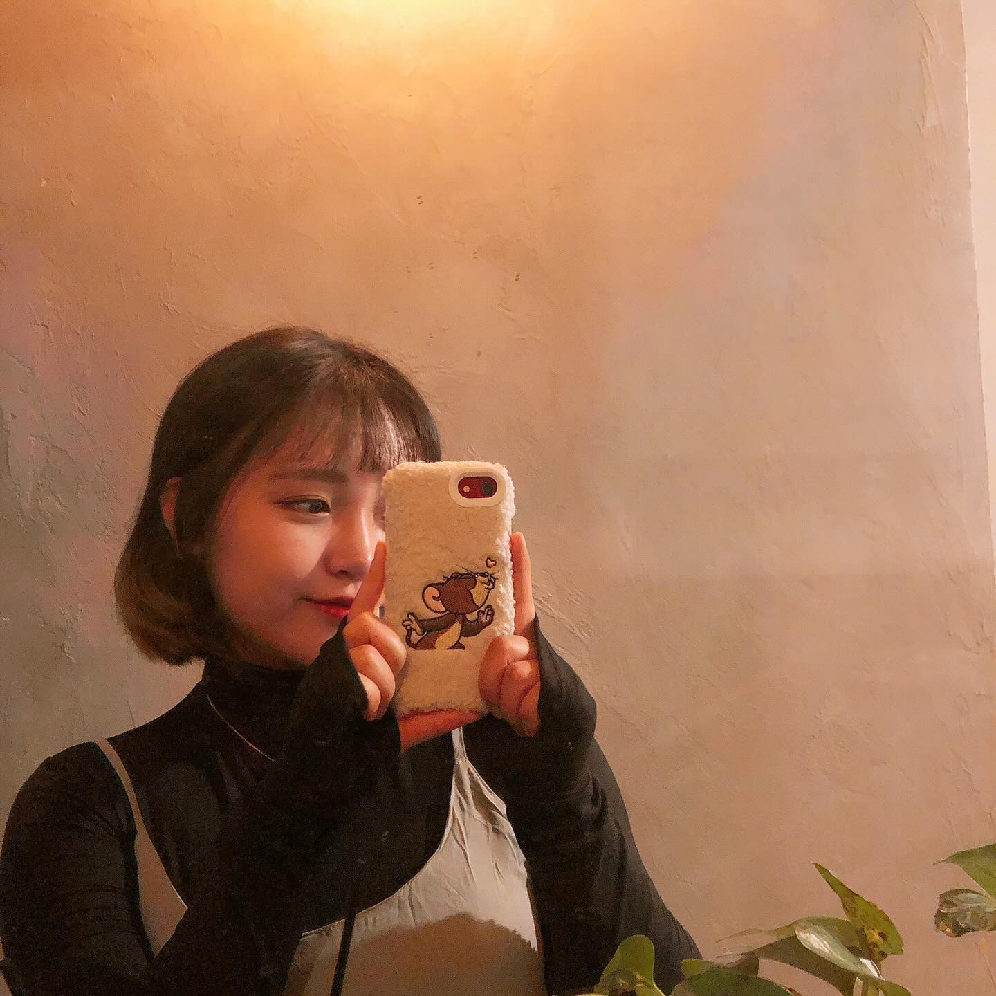 나에게 크리스마스란 
2018년에는 가게에서 하늘의별을 따다줘서 받았고 
2019년에는 쌩얼에 가게에서 아이스크림을 먹었고 
2020년에는 본가에서 둥이들이랑 보냈고 
2021년에는 학교에서 보냈고 
2022년에는 결혼하고 첫 크리스마스인데 임신해서 집에서 보냈고 
2023년에는 여전히 집에서 보낼건데  올해는 더 특별하게 산타가 놓고간 루돌프 한명과 자칭산타와 함께 보내게됐당🫎 

그래서. 올해 크리스마스선물은 무엇인가요?? limhs_stagram 

#메리크리스마스 
#메리크리스마스이브 
#햅삐루돌프🦌