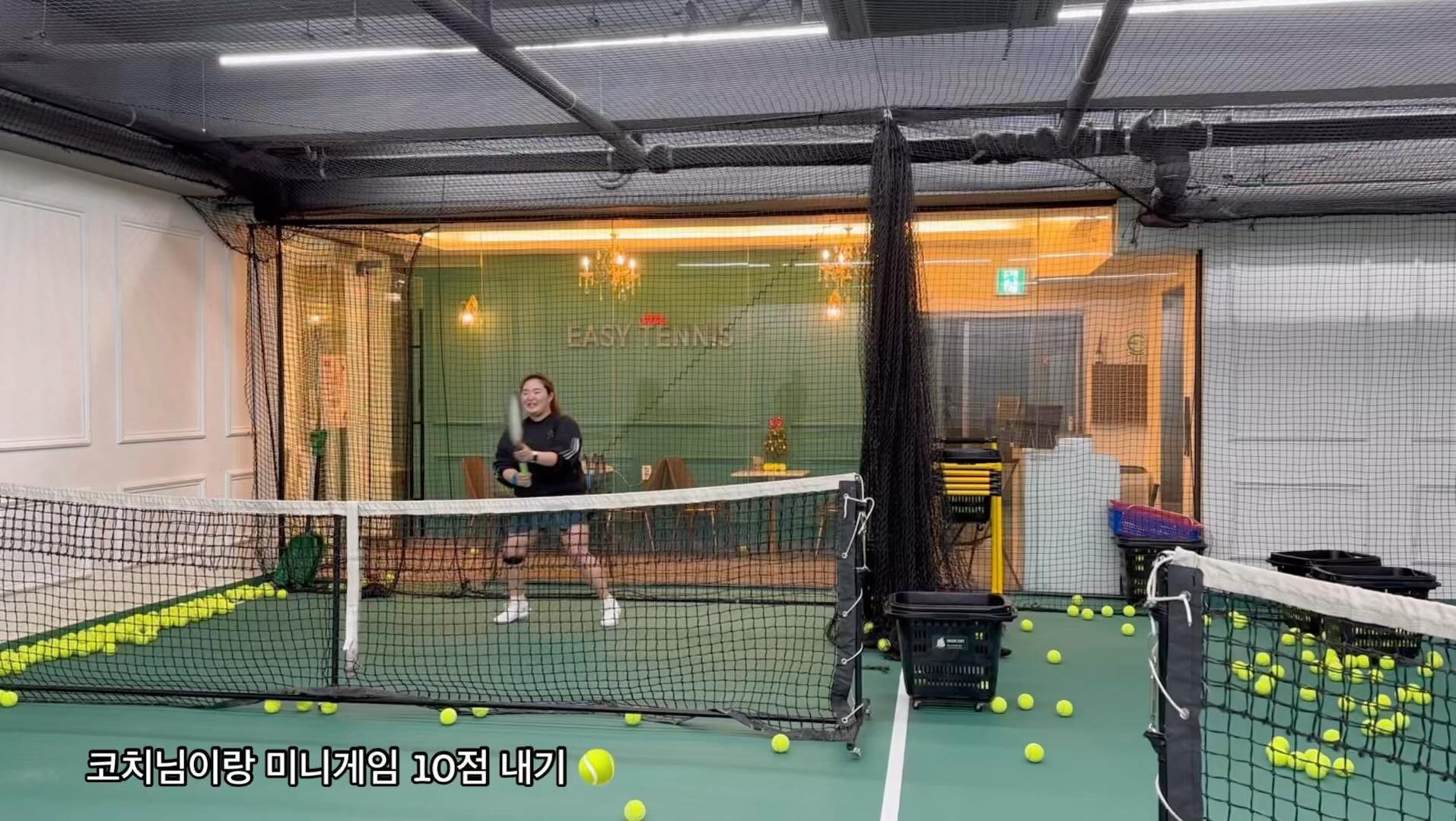 🎾189th Lesson🎾 

🎮 코치님이랑 발리 - 스트록 미니 게임 
10점내기 2set 두구두구두구 

1️⃣ set - 듀스 두번 가서 lose 
2️⃣ set - 8:10으로 lose

후반부 갈 수록 이기겠다고 혼자 엄청 공 패고있음 🤣
솔직히 내가 이길 줄 알았는데 졌다 이상하다 🫨
이번엔 이겨드릴 테니까 다시 한번 해요 코치님 ~