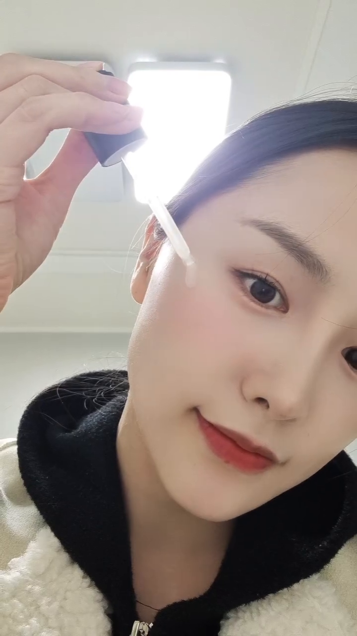 #협찬
미샤 비폴렌 3STEP 트리오에요 
앰플 크림과, 앰풀러 글로벌에디션, 미스트앰플! 
겨울철 건조해진 피부를 케어해주는 완벽 세트죠 
쉽게 예민해지는 겨울철 피부에 보슴감과 영양감을 
마무리해주는 아이템을 소개해요 
이미 건성러들 사이에서 유명한 아이템으로 
비폴렌 미스트 앰플로 수분감을 듬뿍 충전해주고 
앰풀러로 꿀보습을 듬뿍 채워줘요 
앰플 크림으로 마무리해주면 
겨울철 홈케어 완성! 
앰플과 미스트를 병행해서 사용하면 속건조도 해결이되요 
꿀보습 세트로 추천드립니다 :) 

missha.official
#협찬 #미샤 #missha #미샤화장품 #미샤비폴렌 #비폴렌 #미샤5대앰플 #미샤앰플 #미샤비폴렌앰풀러 #미샤비폴렌리뉴앰풀러 #미샤앰플추천 #미샤비폴렌리뉴앰플크림 #미샤비폴렌앰플크림 #미샤크림추천 #미샤비폴렌리뉴미스트앰플 #미샤미스트추천 #미샤비폴렌트리오 #앰플추천 #크림추천 #보습크림 #겨울크림 #건성크림 #미스트추천 #회사원미스트 #보습미스트 #승무원미스트 #건조한피부 #건성피부 #속건조 #속건조해결