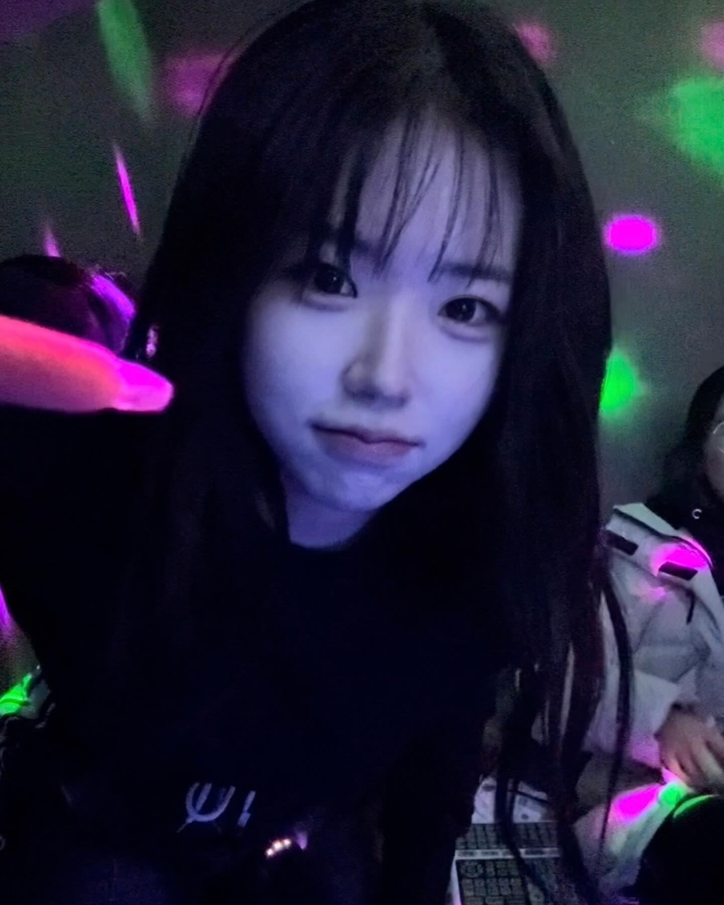 안울면 산타가 선물 주는줄 알았는데 착한애야된다네..
.
.
#안울기만하면되는줄 #울면안돼