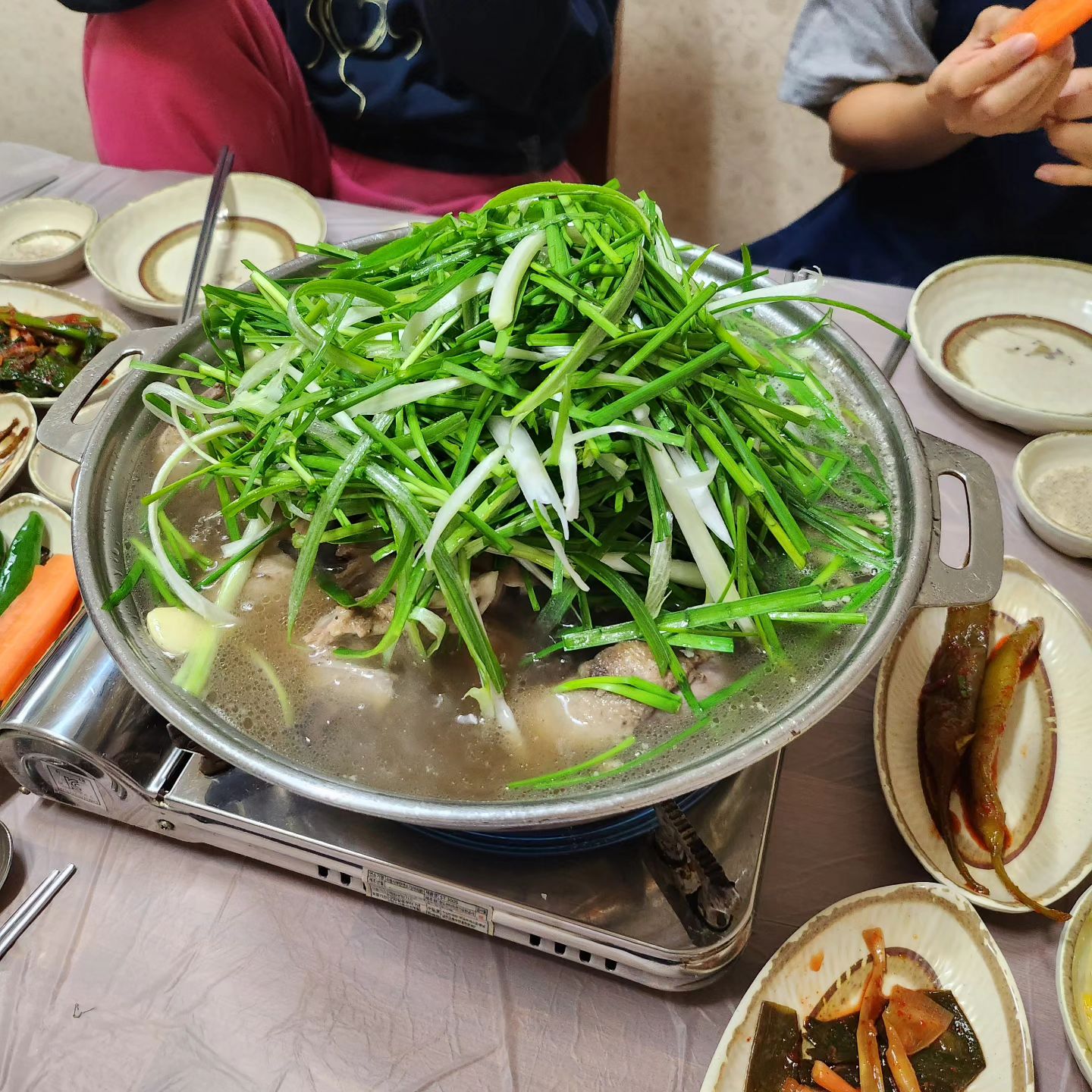 #명덕잣나무집

이제 날이 추워져서 뜨끈한거 먹어야 하거든용...
#능이백숙 #능이백숙맛집