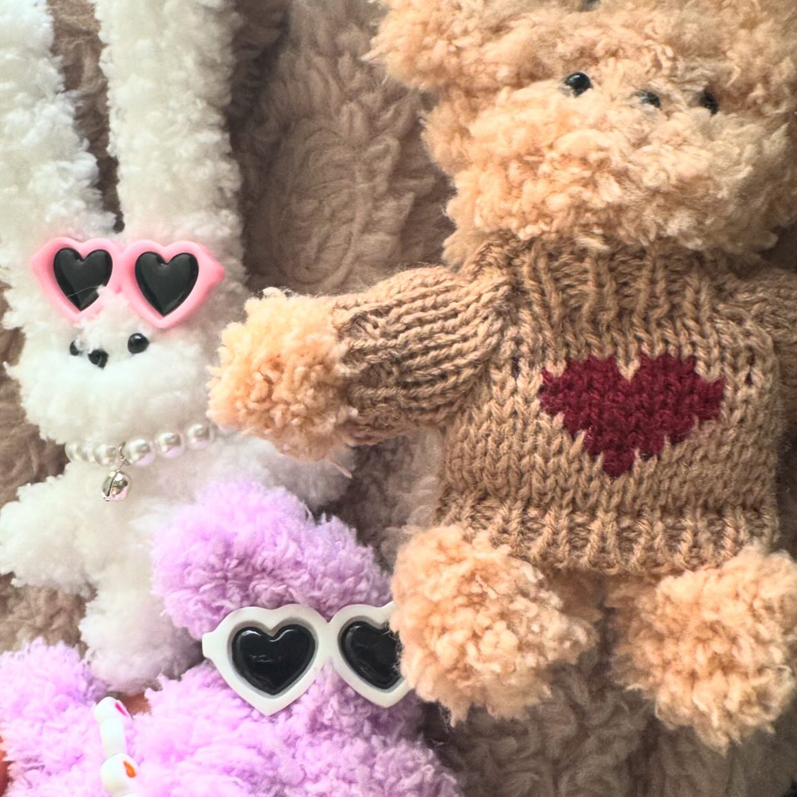 유행은 놓칠 수 없지➰🧶

항상 선물받는 인생이라 
유행도 선물받은 걸로 따라갈 수 있음🤍

잔잔한 일상에 이벤트를 열어주는 사람들이 있어서
보다 다채로운 삶이 될 수 있어서 좋다!