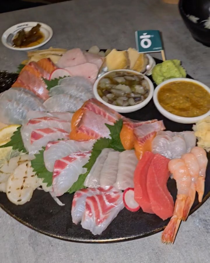 #협찬 #히읏 

교동에서 야장 찾고 계신가요? 
고노와다(해삼내장)과 광어지느러미 조합을 맛볼 수 있는 곳✨
모듬회 종류까지 모두 적어주셔서 친절함에 더더 행복한 곳입니다!

서비스로 식전주가 사케🍶🍶🍶
심지어 캘리, 테라 생맥주까지🍻

사장님이 정말 진심이신 곳입니다ㆅ 
꼬치부터 나베까지 종류도 정~말 많아서 고르기 힘들 정도💦
가을 다가오는 지금 hieut_gyodong 으로 가세요🔥

#대구교동술집 #대구교동맛집 #대구이자카야 #교동이자카야 #교동신상맛집 #교동신상술집 #교동데이트 #동성로맛집 #대구맛집 #대구술집 #대구신상술집 #대구핫플