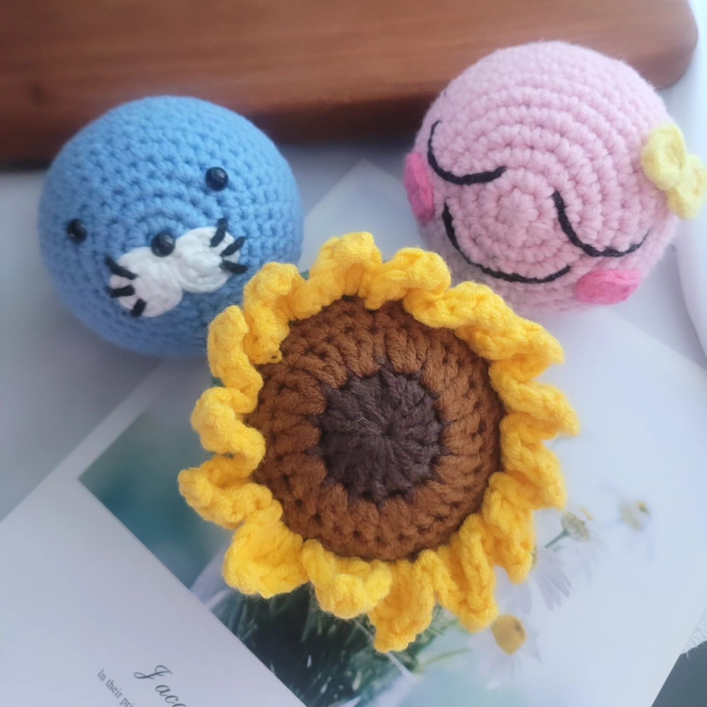 본격적인 여름이 시작되며, 
주문이 시작되는 릿지폴마개🥰

겨울에는 오크돔유저지만,
여름에는 안나한유저인 마롱쓰네

다양한 릿지폴마개디자인이 있는데요.
제가 하나하나 전부 디자인하고  수기로 디자인해가면서
만들어가는 뜨개용품이랍니다.

핸드메이드라서 시일도 좀 걸리기도하고,
발송일은 지정되어있답니다. 

이 점 주문하실 때 양해부탁드려요!

문의👉 카카오 오픈챗 마롱's knitting (마롱쓰니팅) 검색해보시길 바래요😃

#릿지폴마개 #안나한유저 #안나한카키330 #이도공감텐트 #이도공감안나한 #안나한릿지폴마개 #안나한릿지폴보호마개