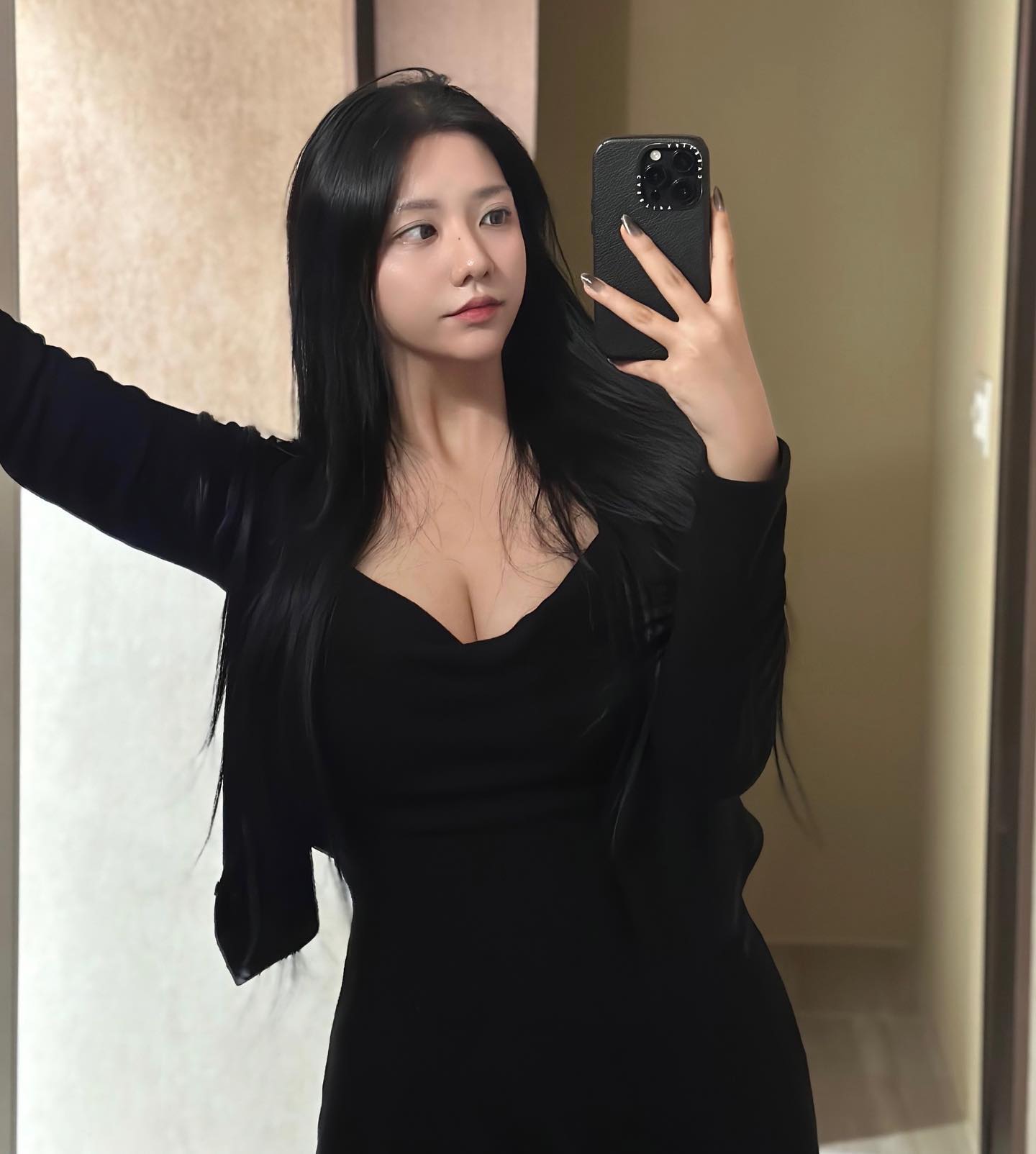 여러모로 달라진게 많았고 아쉬움도 많고 또 그만큼 행복했던 올 해를 되돌아보며 느꼈던 감정과 마음들을 적어내는게 많이 어렵지만 그래도 곧 다가오는 새로운 일년을 생각하며 한글자씩 써보네요 올 해 제가 만났던 인연들 제 옆에 있는 모든 사람들 모두 내년에 더 행복하고 잘 되면 좋겠어요 저도 내년에 더 성장하고 좋은 사람이 되도록 할게요 다들 #해피뉴이어