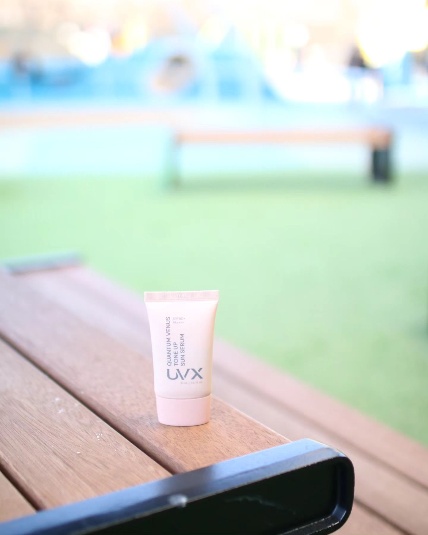 #협찬 uvx_suncare #비너스맑은톤업선세럼 #UVX
운동갈 때 마트갈 때., 
잠깐의 외출에 꾸안꾸 예뻐지기는 UVX 비너스 맑은 톤업 선세럼이 책임지는중 🩷
쓱 바르면 다크서클, 누런끼도 안녕🤗 칙칙한 피부를 화사하게 해주니 모태 피부미인인척 만들어주는 #민낯사기템 이라지? 
수분에센스 함유로 여러번 덧발라도 들뜸없구 촉촉.,
거기에 빈틈없이 자외선을 완벽차단해주니 자외선 걱정놉!!

#신상품나왔을땐 #톤업세럼 #뷰티스킨케어 #헤어 #08L #미백세럼 #톤업선세럼 #톤업케어 #운동 #일상 #톤업크림 #뷰티 #뷰티템 #피부톤업 #선세럼 #패션