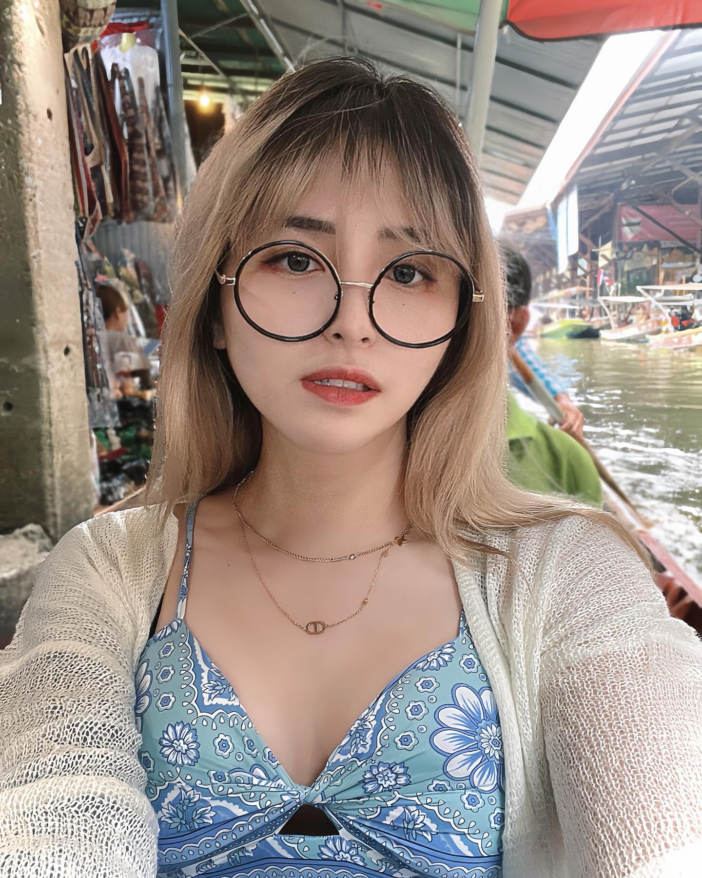 too bright for my feed but too tired to work

#bangkok #travelphotography #coconut #nailart #thailandtravel #photooftheday #auesthetic #spiritualjourney #familytrip2023