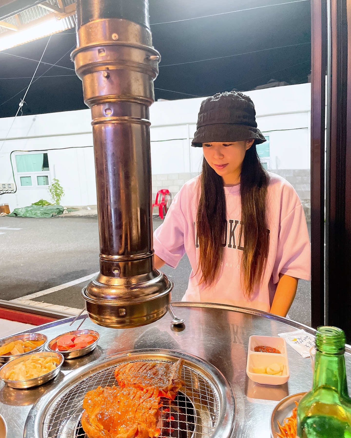 야외에서 고기먹기가 너무 좋은 요즘😎
폴딩 열어 놓으니까 야외에서 먹는거 같고
너무죠음👍🏻

집근처에 이런데 있는지 몰랐자나😭
근데 맛도 있는데
가격까지 미챴자나

분위기도 좋은데 사장님 노래선곡까지
미쳤자나😁

휴무날 밤 10시에 어기적어기적 나와서
우연히 들렸는데
너무 좋자나❤️럭키비키쟈냐

#봉급날 #능평동봉급날 #봉급날능평점 #럭키비키 #불금🔥