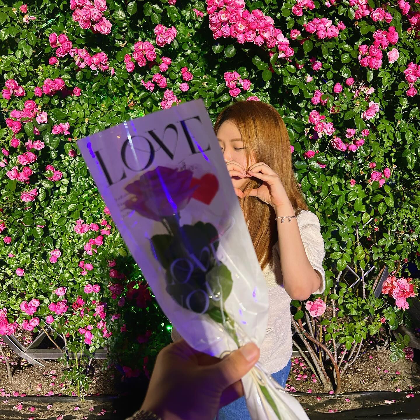 🌷🫶🏻
#울산장미축제 울산 살면서 처음 가본듯(?ˀ)아마?ˀ
내 기억엔 없움😶그럼 처음인걸로 (?ˀ)
성훈이가 어떤 모습이든 매일매일 예쁘다 예쁘다 예쁜말만 해줘서 소유니는 더(?) 예뻐지겠지😖꺌꺌꺌😖말예쁘게하는 성훈띠 ~ 🌷선물 고마오🩷 라뷰🫶🏻
.
 #다정한남자가최고 #❤️
