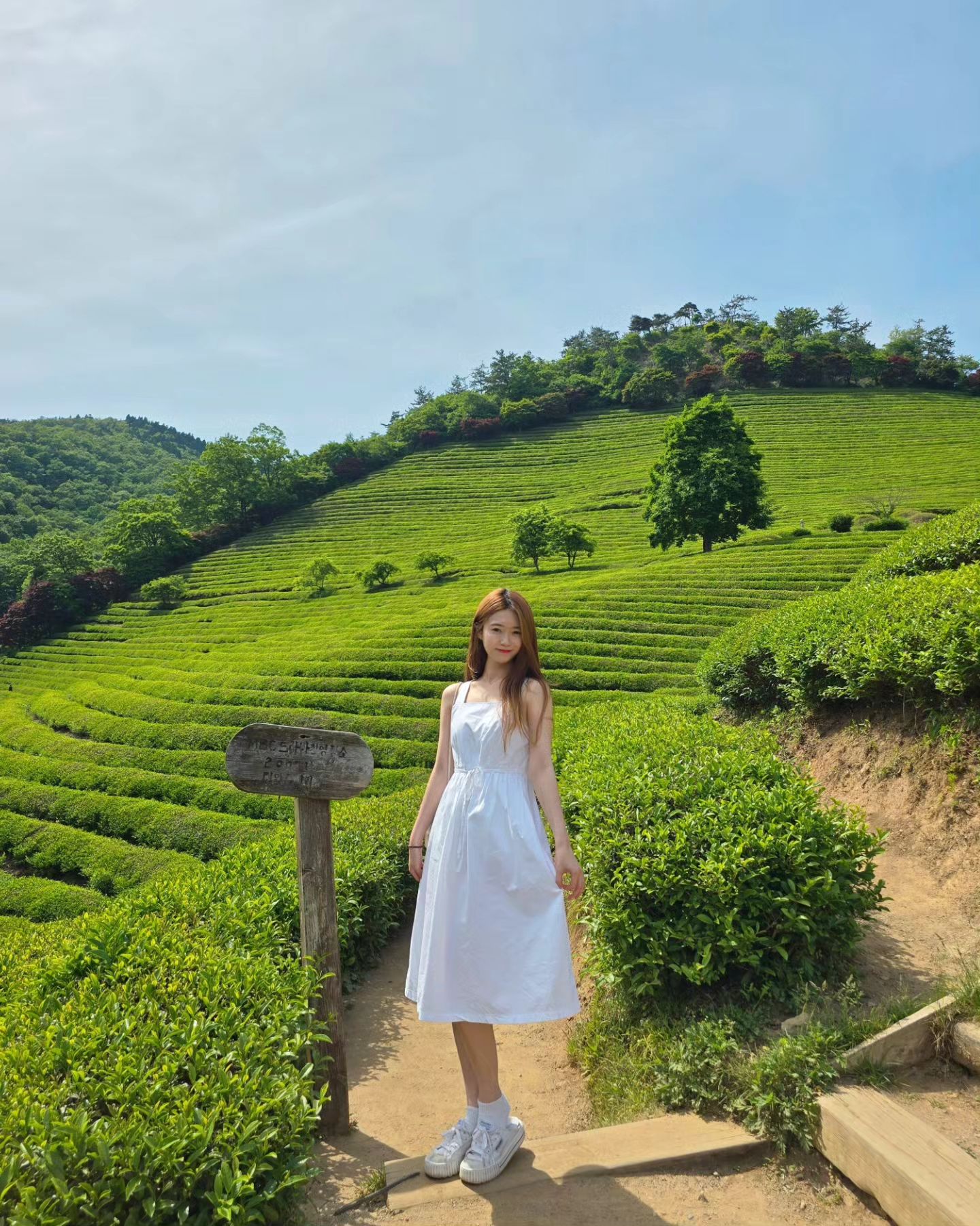 달려라달려비🍀
정말 예쁜 보성녹차밭!

생각보다 바다 전망대랑 폭포 전망대 가는 길이 험난했는데
(부산 살면서 바다는 봐도봐도 좋다 ㅎㅎ)

시작을 했으면
끝을 봐야하니까!

뮬신고 산타기는 이게 마지막인걸로..🤣
.
.
#본의아니게등산 #보성녹차밭 #우리강산푸르게푸르게