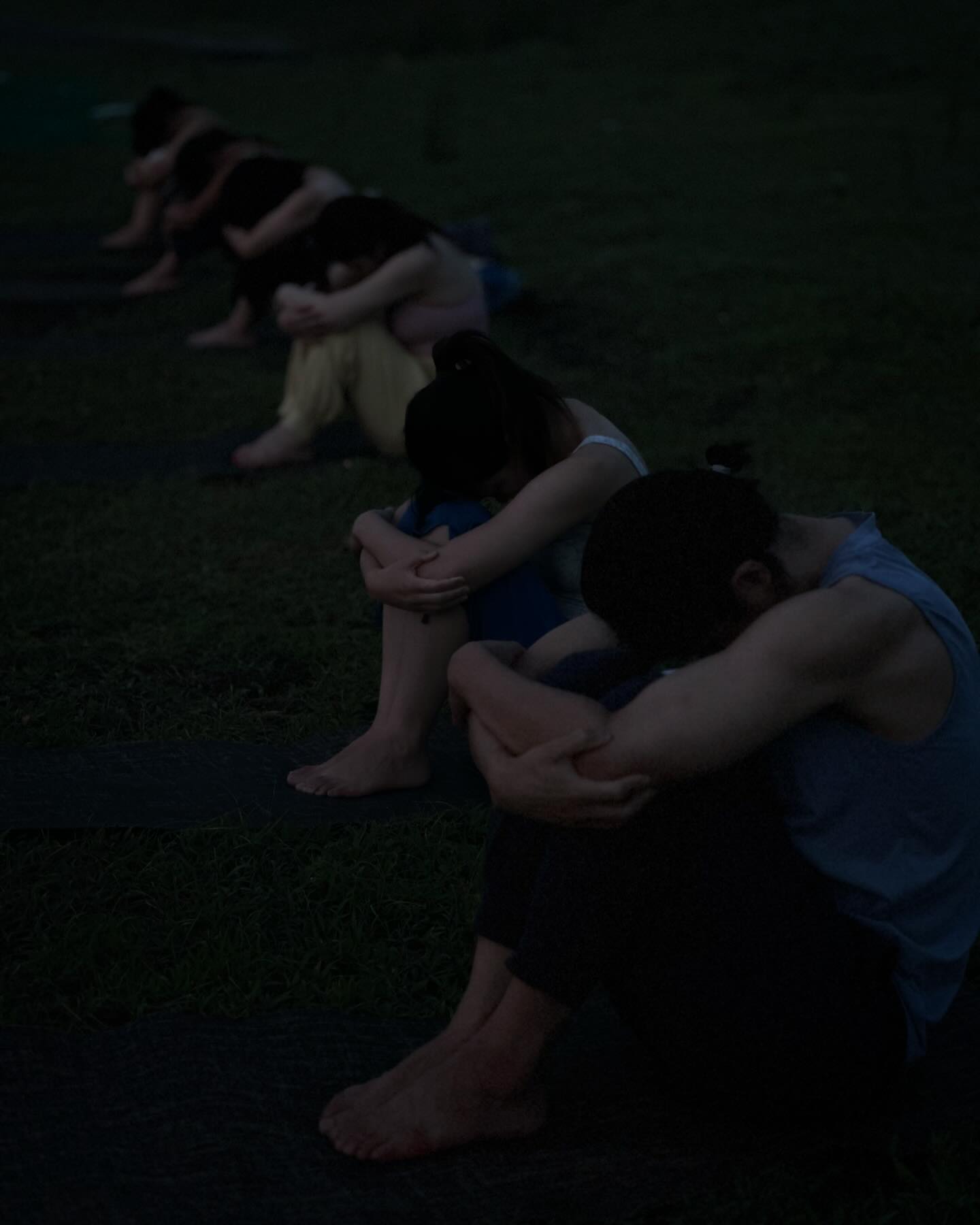아무 말이나 해봐 말이 되지 않는 것도 좋아
마음 속에 담아뒀던 작은 것들도 내게 보여줘. 
이 공간 속에 우리의 몸짓은 빛나고. 날 위해 춤을 춰봐