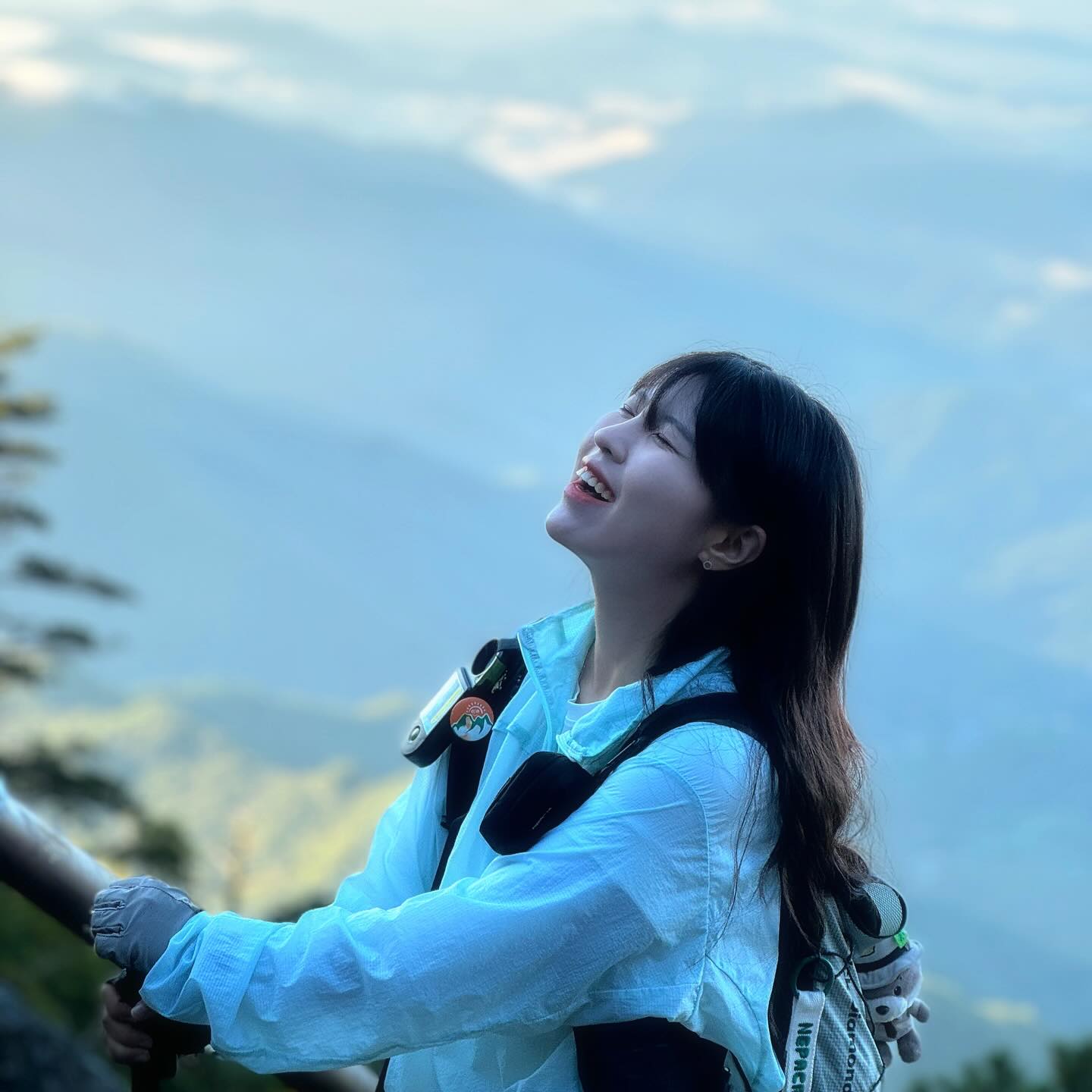 😍아직도 벗어나지 못한 #지리산 의 감동😍

으나언니의 첫 페플대장 산행으로 무작정 떠난 #지리산일출 🌄
천왕봉은 나중에 또 가야지 하면서도 막상 못떠나던 곳인데, 으나언니 덕분에 이렇게 또 도전하게 되었네요😎

초입부엔 컨디션 난조로 솔직히 좀 후회(?)도 했지만😅
일출도 너무너무 이쁘고, 등산인생 처음으로 운해도 보고!!!!
너무너무 이쁜 사진들도 한가득 건지고!!
진짜 오길 잘 했다는 생각을 했어요😇😇

2024년 광복절에 또 하나의 이쁜 추억을 남겨갑니다🇰🇷

너무너무 고생 많았던 대장님🫶🏻
euna_diettt 

함께해준 멤버들✌🏻
jjoo_sam3 
juungwoosung 
kkum__jung 
lsh_seunghwan 

감사합니다 pairplay_official 🙇🏻‍♀️

#지리산천왕봉 #산타냥_지리산
