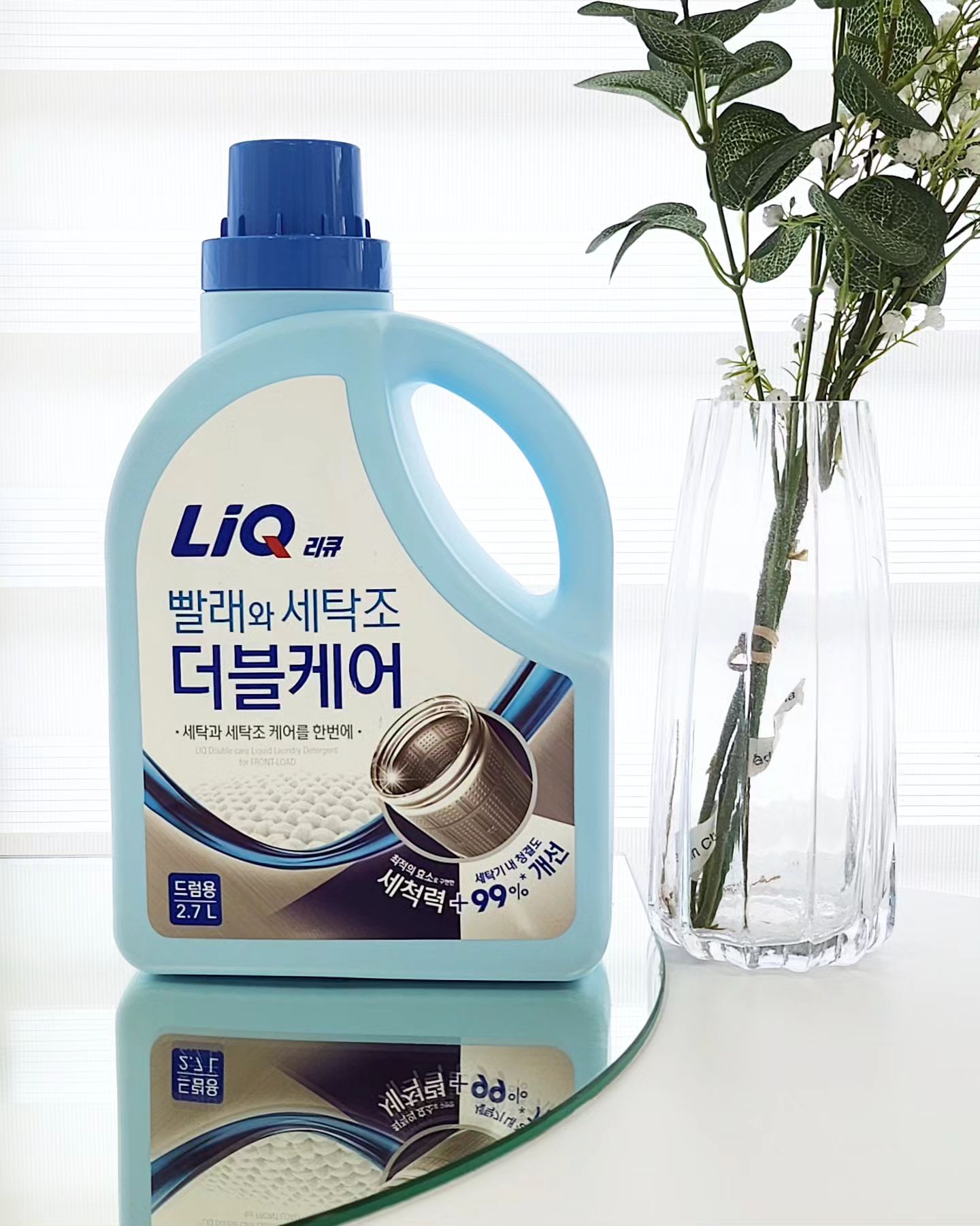 #AKLOVER제품지원

세탁기 청소 다들 잘하고 계신가요?
저는 사실...귀차니즘 심한 맘이라ㅋㅋㅋ
세탁기 청소는 한달에 한번? 정도 하고 있는데

이번에 귀차니즘 심한 저에게 딱 맞는 세탁
세제가 리큐에서 새롭게 출시됬더라고요!! 

세탁과 동시에 세탁조 더블케어가 되는
#리큐빨래와세탁조더블케어 🧺✨️

일반 코스로 세탁하는 것만으로도
세탁조의 오염까지 99% 더블케어 가능

표준사용량, 40도C 세탁 후 세탁조 모의 
시험편 세척력(공인기관시험완료)

세탁조 물때의 주요 원인 중 하나는 세탁수 
속의 금속이온 리큐 빨래와 세탁조 더블케어는
금속 이온 제거 성분을 함유하여 원인부터 케어

최적의 효소 배합으로 리큐의 탁월한 세척력
신경 쓰이는 누런 피지오염과 생활얼룩을 깨끗하게~

깨끗하고 상쾌한 프레시 아로마틱 향도 넘무 
취저고 세정력도 좋고 무엇보다 ㅋㅋ 세탁조까지 
케어해주니 드뎌 인생 세탁세제 만났드아!! 🫢
.
.
.
#aklover #빨래와 #세탁조 #리큐 #빨래와세탁조더블케어 
#빨래와세탁조 #세탁조케어 #세탁조관리 #세탁세제 #세탁세제추천 #액체세탁세제 #향기좋은세탁세제
#깨끗한세탁세제 #청량한세탁세제 #아로미틱향세제 #더블케어
#드림세탁기세탁세제 #피부자극없는세제
#빨래스타그램 #생활얼룩제거 #누런피지오염제거