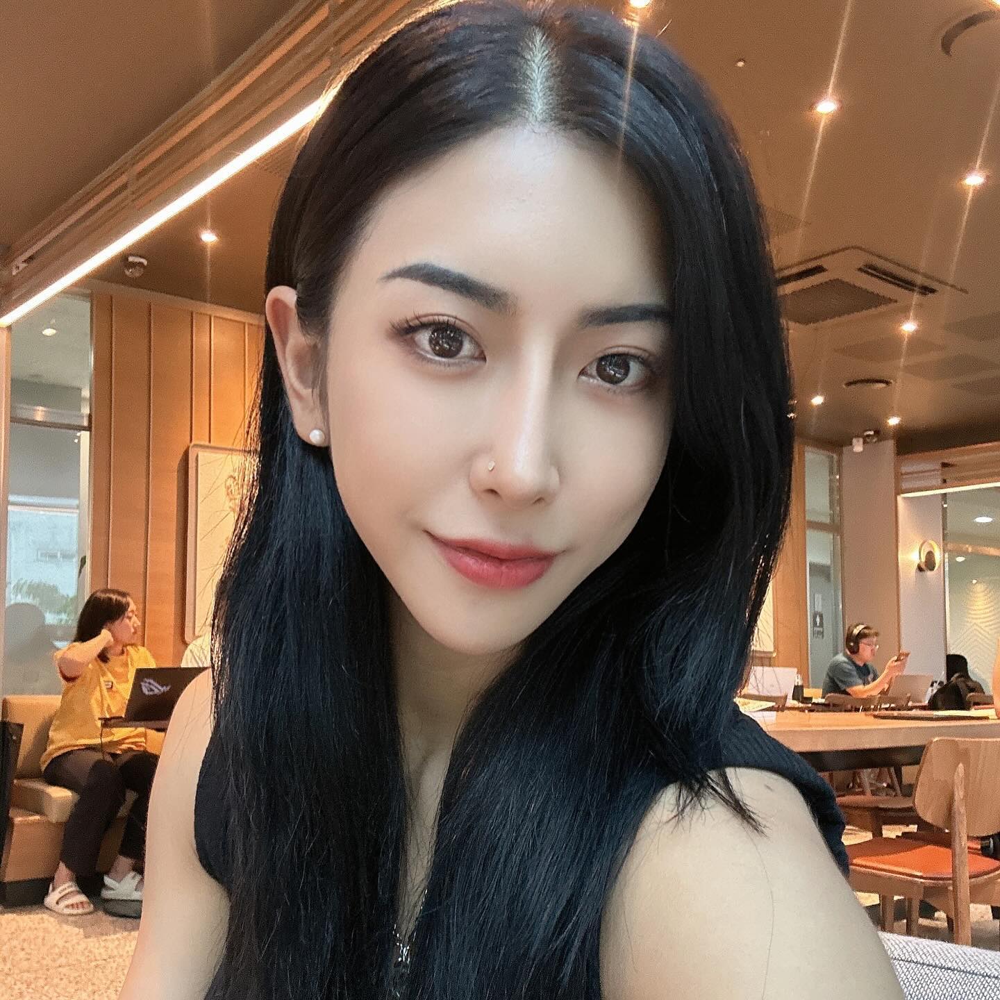 내가 좋아하고 우리엄마가 좋아하고
모두가 좋아하는 50kg 초반대의 나 😊

#유지어터 는 매번 꿈
#다이어트
#운동하는여자