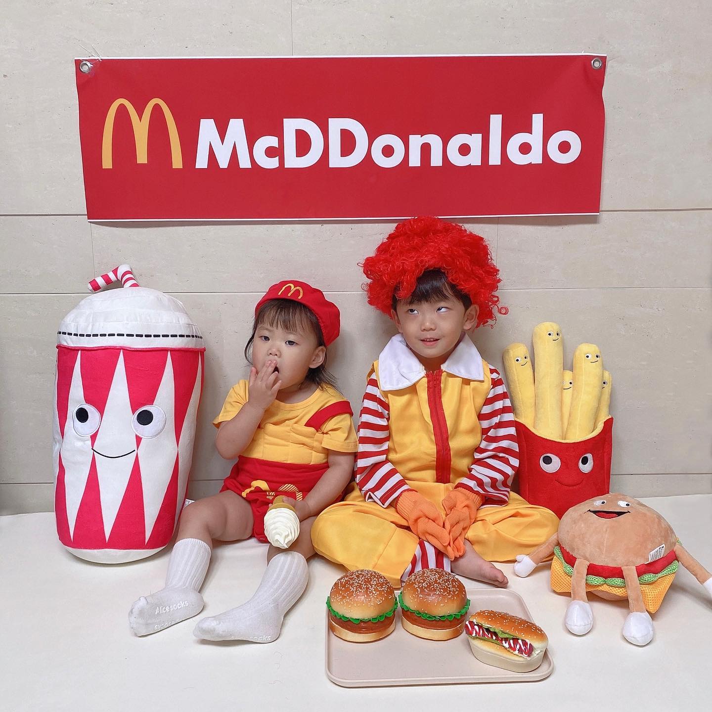 ㅤㅤㅤ ㅤㅤ 
가온라온이 햄버거 가게에 어서오세요 🍔🍟 ♥️ ㅤㅤㅤ ㅤㅤ 
ㅤㅤㅤ ㅤㅤ 

귀욤뽀짝 햄버거가게 컨셉은 olmang.zulmang_bebe 🍔
ㅤㅤㅤ ㅤㅤ 

ㅤㅤㅤ ㅤㅤ 

ㅤㅤㅤ ㅤㅤ 

ㅤㅤㅤ ㅤㅤㅤ ㅤㅤ ㅤㅤ 

ㅤㅤㅤ ㅤㅤ 
ㅤㅤㅤ ㅤㅤ 
ㅤㅤㅤ ㅤㅤ 

ㅤㅤㅤ ㅤㅤ 
ㅤㅤㅤ ㅤㅤ 
ㅤㅤㅤ ㅤㅤ 
ㅤㅤㅤ ㅤㅤ 
ㅤㅤㅤ ㅤㅤ 

ㅤㅤㅤ ㅤㅤ 
ㅤㅤㅤ ㅤㅤ 

ㅤㅤㅤ ㅤㅤ 

ㅤㅤㅤ ㅤㅤ 

ㅤㅤㅤ ㅤㅤ 

ㅤㅤㅤ ㅤㅤ 
ㅤㅤㅤ ㅤㅤ 
ㅤㅤㅤ ㅤㅤ 

ㅤㅤㅤ ㅤㅤ ㅤㅤㅤ ㅤㅤ 

ㅤㅤㅤ ㅤㅤ 

ㅤㅤㅤ ㅤㅤ 

ㅤㅤㅤ ㅤㅤ 
ㅤㅤㅤ ㅤㅤ 
ㅤㅤㅤ ㅤㅤ 
#올망졸망셀프촬영 #올망졸망햄버거컨셉 #올망졸망맥날컨셉 #육아 #육아소통 #아기셀프촬영 #아기소품 #소품대여 #육아일상