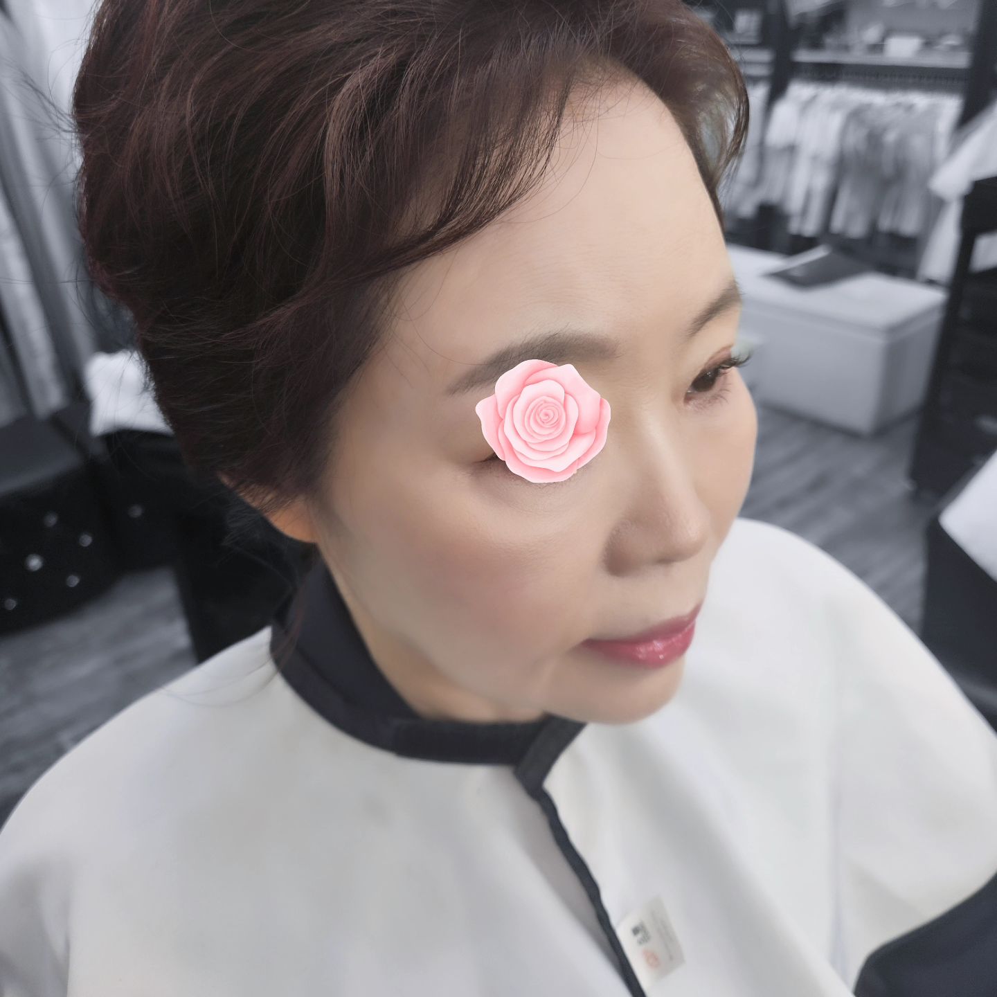 오늘은 인계동  민*샵 오랜만에
따님 결혼식 혼주고객님 너무 고우셨어요🩷

메이크업 데이~♡

#출장헤어메이크업 
#수원출장메이크업 
#영통메이크업 
#화서동메이크업 #오전동메이크업
#성복동출장메이크업 #성복동메이크업
#천천동출장메이크업 #상현동메이크업
#수원출장메이크업 #북수원출장메이크업 
#광교출장메이크업 #수원프로필메이크업 
#의왕출장메이크업 #매탄동출장메이크업
#수원혼주메이크업 #수원면접메이크업 
#수원돌잔치메이크업 #천천동출장메이크업
 #율전동출장메이크업
#파장동메이크업 #조원동출장메이크업
#송죽동출장메이크업 #영화동출장메이크업
#수원역출장메이크업 #호매실출장메이크업
#용인출장메이크업 #화성출장메이크업
 #기흥출장메이크업