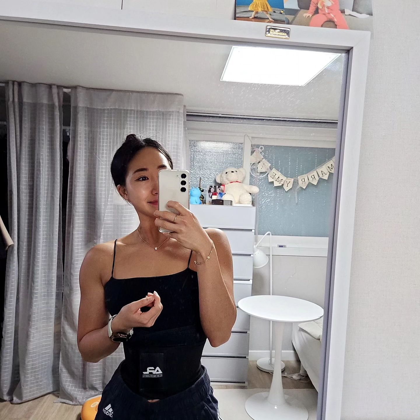 게을러터져서 홈트.......💪🏾 그래도 1시간 땀 뻘뻘 해따...
12월부터는 정신 좀 차릴 수 있도록 ^----^

#운동하는여자 #운동하는직장인 #눈바디 #바디체크 #오운완 #운동소통 #운동 #일상 #fitness #workout #gym #athlete #fitnessmotivation #bodycheck