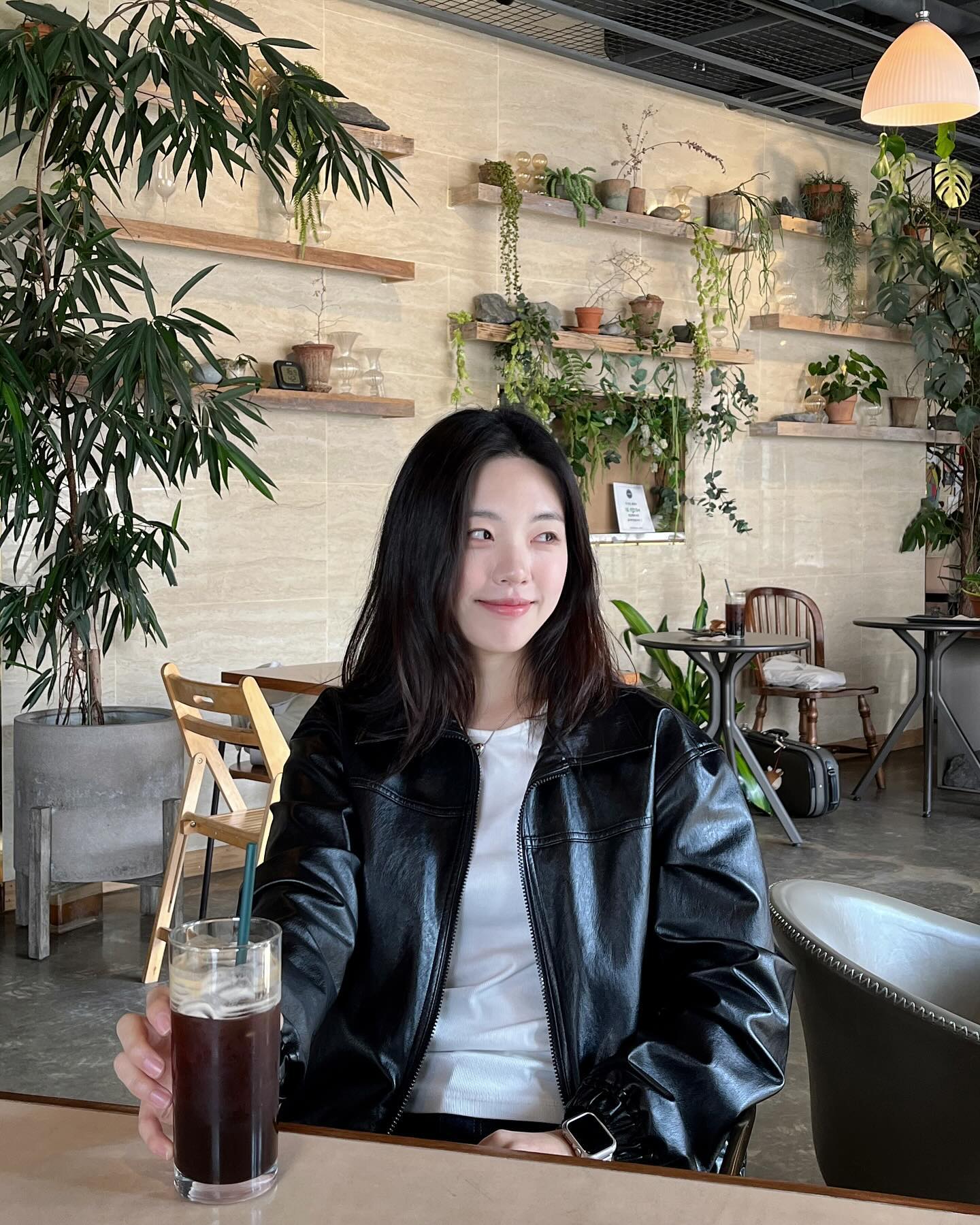 방배동 카페 데이트 재밌었다☕️ osee_seoul 
#ootd #dailylook #outfits #leatherjacket