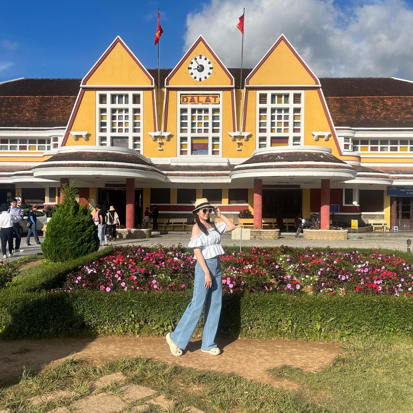 🚂 #달랏 

엄마 아빠랑 사진찍다보면
어느샌가 엄마아빠st 포즈😁✌️