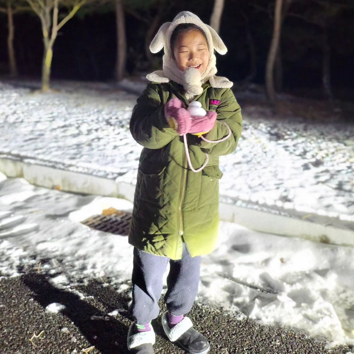 웃는모습이,
늘~~~~~🩷
너무 예쁜 너,
우리 이번 겨울은 더 즐겁게 보내자,
아직 겨울방학은 한달반 남음..ㅋㅎㅋㅎㅋ🤣🤪

#딸 #9살스라 #첫눈구경 
#겨울 #눈구경 #첫눈 #즐거운날

ℓσνє♡