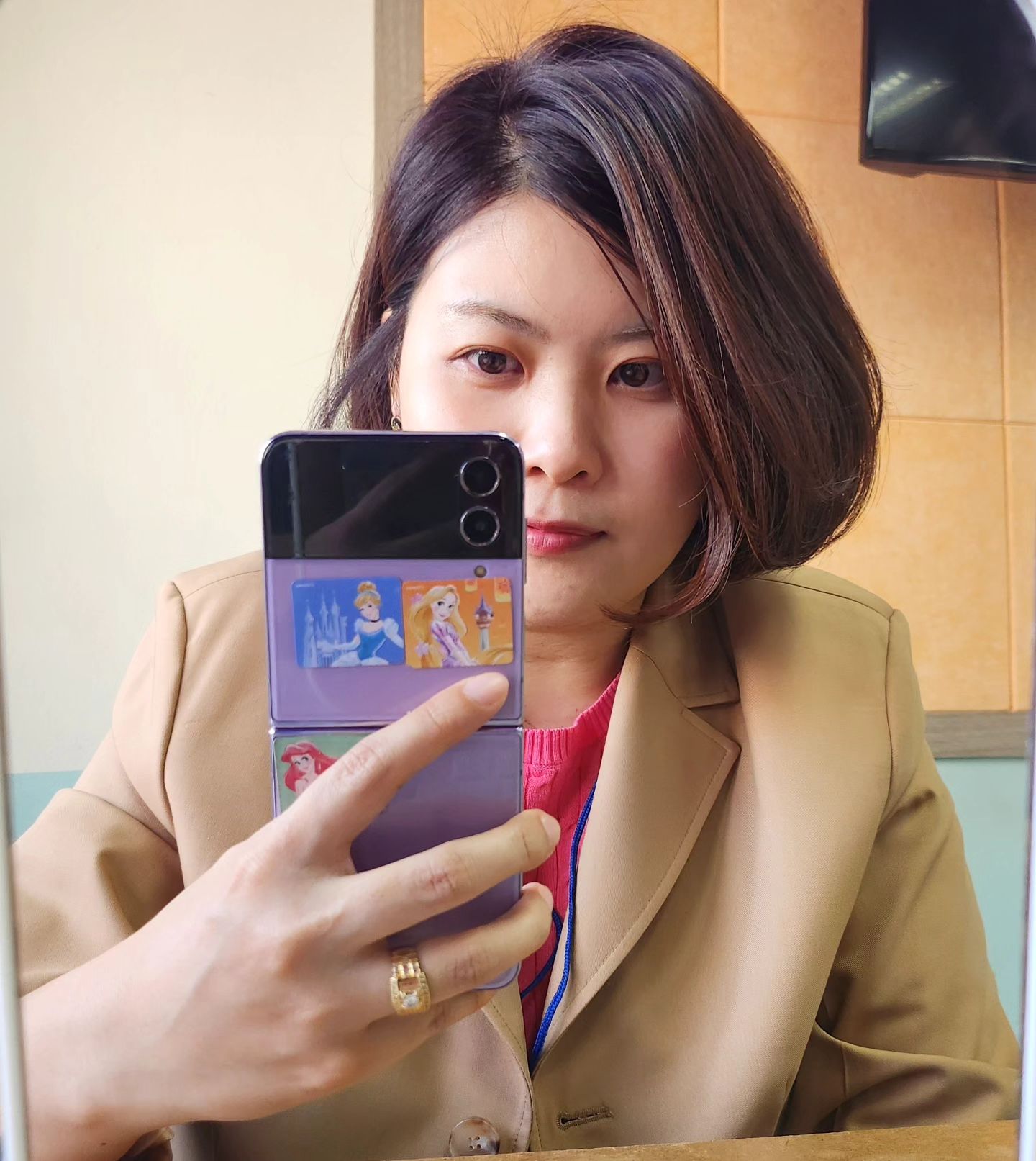 #출근
#끄적끄적
-
오늘 긴 방학을 끝내고 다시 출근을 했다.
이 일한지 이제 13년 됐는데 며칠 전에 처음으로 이녁쓰한테 그만두고싶다고 했다.

그동안 진상학부모도 만나보고 금쪽이들도 상대하고 일하다가 부당해도 씨팔저팔하고 다 넘겼는데 이번엔 진짜 처음으로 그만두고싶다고 생각하고 입밖으로 꺼냈다 🤦 
애들은 좋은데.. 올해 어떻게 될런지 나도 궁금허다🤔

-
-
#로또사자
