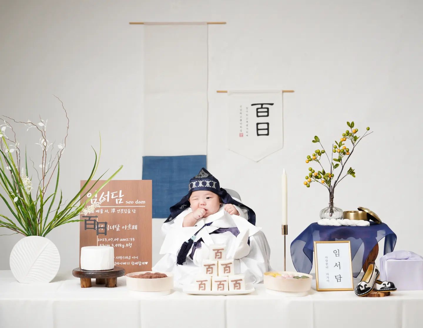 서담이 100일사진은
역시 #노리스튜디오 에서 찍은게 쵝오👶🩵
귀염뽀짝허자나💙🩵
.
.
#서담👶
#백일상
백일상은 #원테이블 __one__table
포토는 #노리포토그라피 nori_fotografi 
백일떡은 #다옴떡공방 daom_ricecake