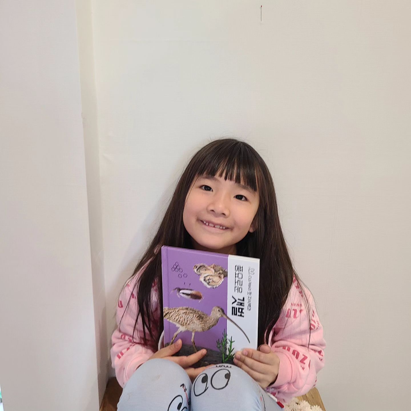 #협찬 #블루래빗 bluerabbit_official_korea 
-
-
풍요로운 갯벌​
살고 있는 동네가 바다라 갯벌도 자주 접할 수 있어요.
그런데 단 한번도 갯벌에 대해 공부를 하고 
간적이 없더라구요.
블루래빗 어린이자연책에 수록되어 있는 
풍요로운 갯벌을 읽어보기로 했어요.
읽고 나서 갯벌을 가보자.!!

-
-
#블루래빗 #디스커버리첫지식백과 #첫지식백과 #초등입학전필독도서 #어린이필독서 #내셔널지오그래픽 #내셔널지오그래픽키즈 #어린이과학도서 #어린이예술도서 #어린이상식도서 #어린이지식백과 
​