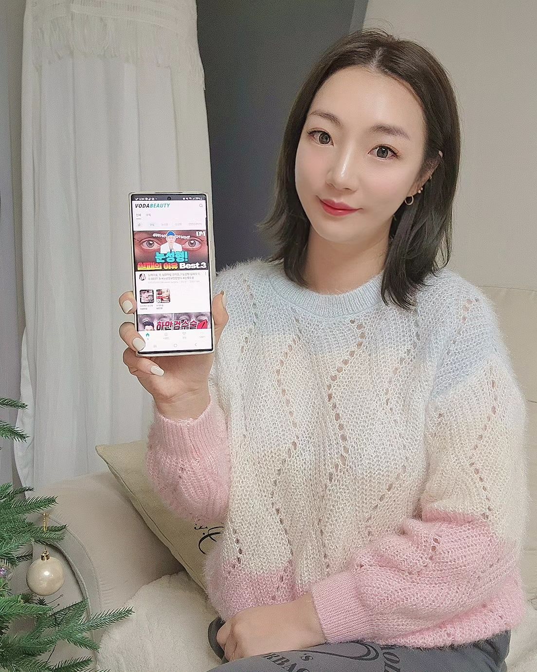 #광고

요즘 거울보면 여기저기 손 보고 싶은곳이 생겨
검증된 병원을 찾고 있었는데 
#보다뷰티 앱에서 깐깐하게 검증한 병원만 입점되어
의사가 얼굴을 공개하고 직접 유튜브에 출연 중인 병원을 소개해주니 믿음과 신로가 가더라구요😃

의사들이 말하는 모든 전문 의료 지식을 보고 결정할 수 있고 의사가 영상에서 추천한 그 성형·시술 정보를 바로 확인하고 상담 및 예약까지 가능하고 의사가 알려주는 뷰티 정보부터 이벤트가격까지 꼼꼼히 따져보고 결정할 수 있답니다~

특정 부위 또는 특정 시술에 대한 가격을 투명하게 공개하고
성형부터 시술, 부작용까지 내게 필요한 뷰티 정보를 광고 없는 영상으로 확인 가능해서 궁금증도 해결할 수 있어서 짱짱👍👍

정확한 정보없이 여기저기 듣다보니 혼동되는 부분도 있고
가격이나 시술진행사항도 궁금했었는데 
궁금증 한방에 해결했네요~

첫 수술이자 마지막 수술이길 바란다면, 
친구말보다는 의사 말을 잘 듣자구요~^^

 vodabeauty_official 

#보다뷰티 #vodabeauty #성형정보 #피부시술 #뷰티정보앱 #뷰티앱