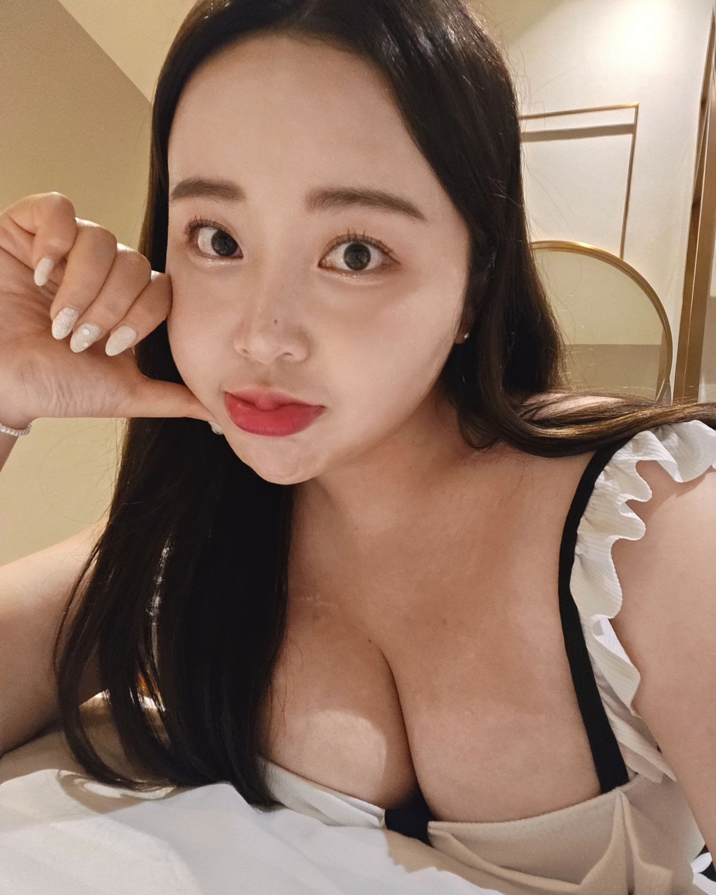 살갗이 다 타버려도 좋았던 태국에서의 일주일... 🌊🐬
👉🏻물놀이 고파지면 언제 또 날아가버릴지 모른다구욥..👈🏻

#방콕 #파타야여행 #물놀이그램 #모노키니추천 #호텔수영장 #bangkok #thailand #poolparty #hotelpool #lfl
