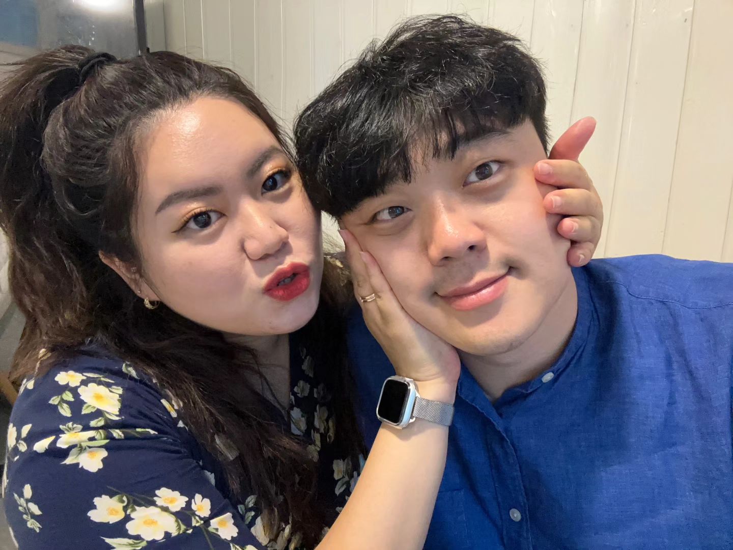 .
칭따오의 어느 이름모를 카페에서 웃지 않는다고 강제로 표정을 조작당했습니다... ㅋㅋ
.
칭다오 임을 전혀 알 수 없지만 뭔가 만족스럽네여 허허 ㅋㅋ