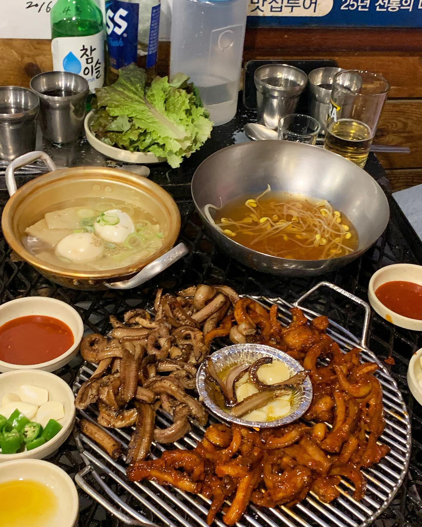 젤 좋아하는 꼼장어 맛집‼️
원래 꼼장어?먹자하면 장어 별로 안좋아해서 안먹으러 갔는데 친구가 가자해서 갔던 #원조황소집 
한번 갔다가 완전 반해서 주기적으로 찾는 꼼장어 찐맛집🥰
꼼장어에 소주 한잔 하면 스트레스 싹 풀림🙌🏻
여기 비빔밥 존맛이니까 비빔밥도 완전 필수‼️
.
#대전 #대전맛집 #대흥동 #대흥동맛집 #은행동맛집 #은행동 #맛집 #맛스타그램 #맛스타 #맛집투어 #맛집추천 #맛팔 #맛집탐방 #먹스타그램 #먹스타맞팔 #먹방스타그램 #먹부림 #먹스타 #선팔하면맞팔 #먹방그램 #음식 #음식스타그램 #음식사진 #음식추천 #먹팔 #좋아요반사 #좋반 #협찬문의 #협찬가능