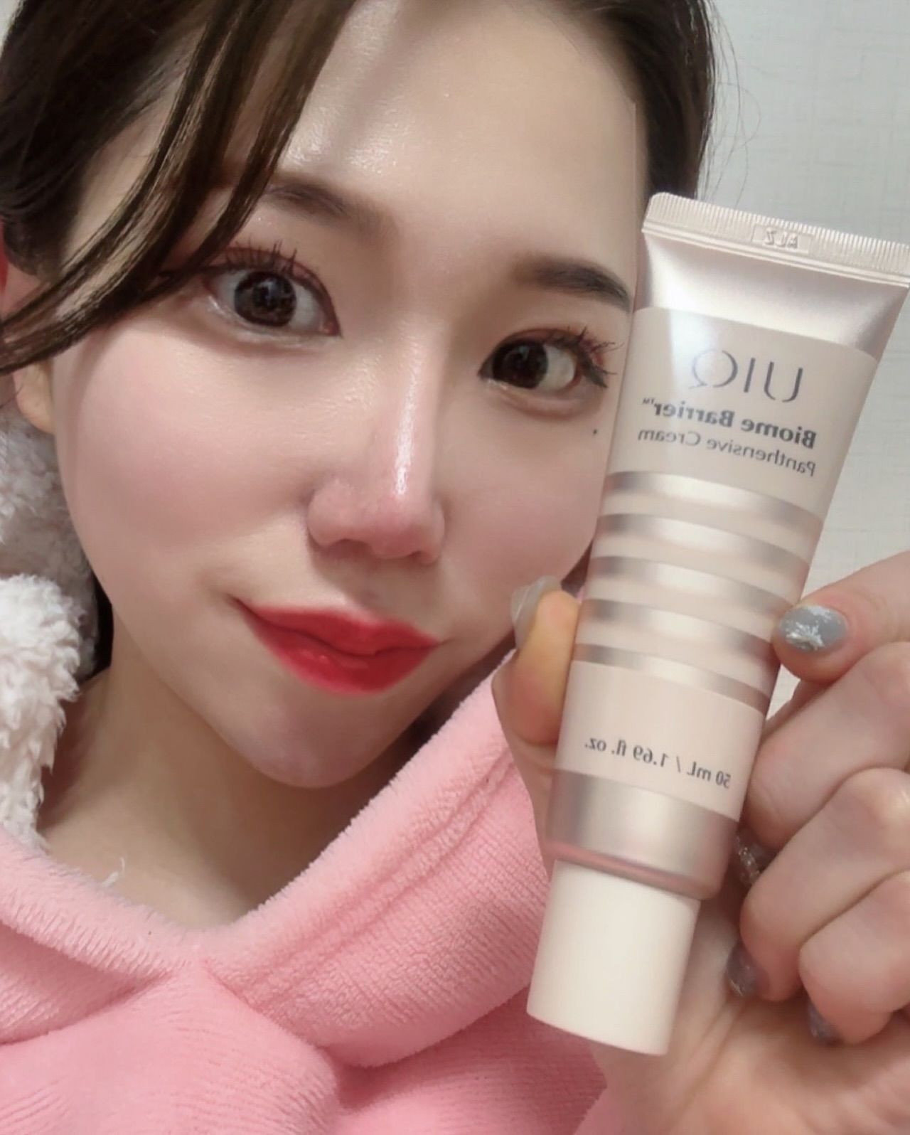 #협찬 uiq_official

바이옴 베리어 판텐시브 크림💕

너무너무 추운 겨울에 건조함, 가려움, 당김 등 
너무 걱정인데요. 
제가 애정하는 크림이 곧 신제품으로 1.2에 출시한다고 해요!

국내 기능성 화장품 중 단 1%! 엄격한 국내 식약처 심사를 통과한 피부 장벽 
개선 기능성 크림으로 장벽에 진심인 유이크의 
자체개발 특허 원료 마이크로바이옴을 가득 담은 
크림이랍니다! 특히 피부 장벽의 기능을 회복하여 가려움 등의 
개선에 도움을 주는 기능성 화장품이란 점!!  ✔️유이크만의 독자 특허 성분인 큐티 바이옴™ 
40% 와 덱스판테놀 고함량 처방💕 ✔️피부 장벽 케어, 수분 공급에 도움을 주는 세콜지 
콤플렉스(세라마이드+콜레스테롤+지방산) ✔️피부 보습에 도움을 주는 아세틸 글루코사민 함유 ✔️FLEX-SOME™ 특허 기술을 적용해 유효 성분들을 피부에 빠르게 침투 및 전달  피부를 민감하고 건조하게 하는 찬 바람과 히터열
뿐만 아니라 극한의 건조 환경(온도 차4)에서도 
살아남는 장벽 크림, 즉각적으로 겉보습을 증가시키고 24시간 당김 없이 촉촉한 피부를 유지시켜 줍니다.   민감성 피부 대상 자극 테스트 완료!
피부에 순하게 無향 처방 & 화해 20가지 주의 
성분 미포함 모공을 막지 않아 여드름 피부도 사용 가능한 
논코메도제닉크림 
뛰어난 보습력임에도 끈적임 없이 빠르게 흡수되어 사계절 모두 사용 가능한 제형이랍니다💕
 
 
.

.

.

.

.

#광고 #유이크 #UIQ #판텐시브크림 #판판크림 #장벽크림 #마이크로바이옴 #마이크로바이옴화장품 #덱스판테놀 #보습크림 #크림추천