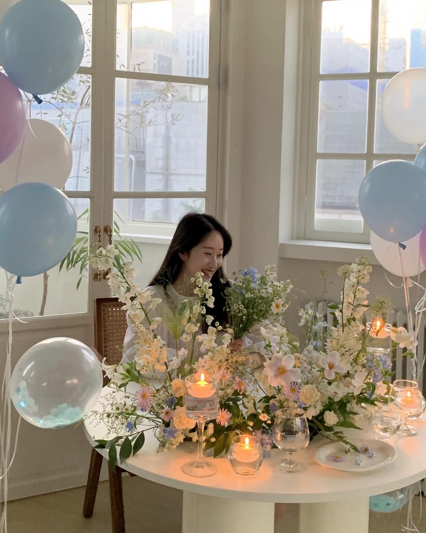 ･* ⋆ ♥
이 날 저녁에는 친구 브라이덜샤워 하면서
친구가 제 모습도 남겨줬어요🪽🫧

전에 올린 사진이 너무 예뻐서 쑥스러운데
급 추억 소환 ⋆𐙚 ₊
다시 결혼 준비 하고 싶어요(ㅋㅋㅋ)