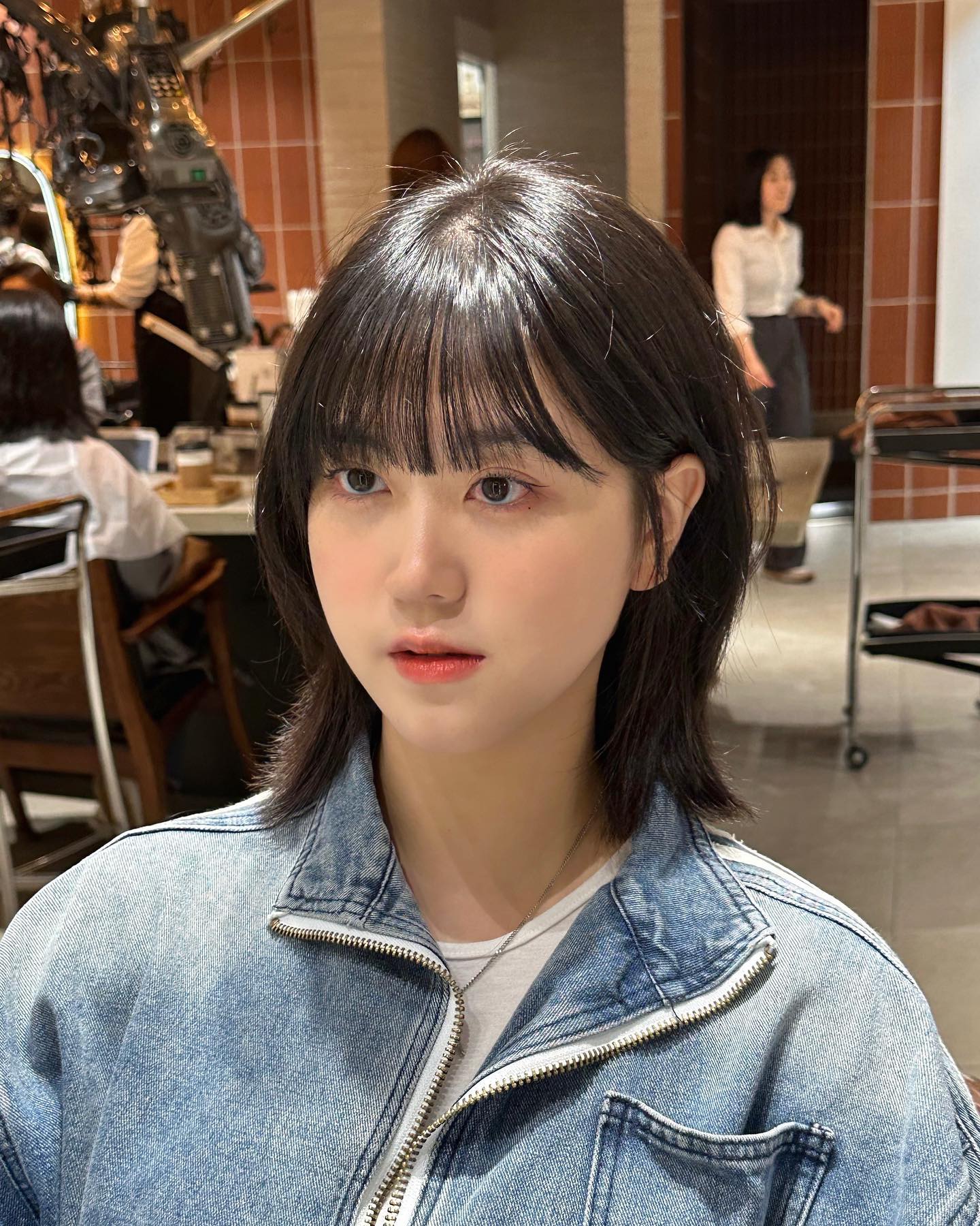 단발이 무섭다면 먼저 중단발 도전해보세요:)

어중간한 길이에서 뭐해야 할지
너무 고민이 된다면
얼굴형이나 두상에 맞게 중단발레이어드컷 디자인해드려요!

 #안유진머리