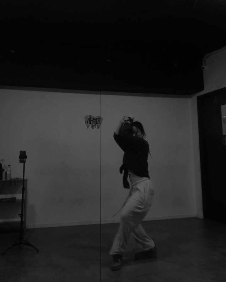 인디꼬꼬..

Choreo by muzzzze_ 🩷
📍 studio_puffin

#niki #88rising #indigo