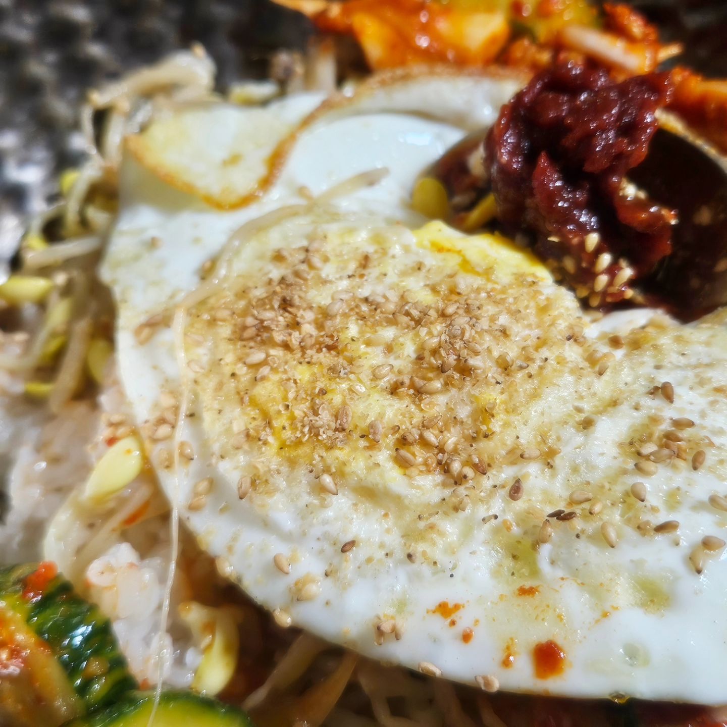 .
오늘 많은 일을 한 것같네ㅋㅋ
주말이라고 계속 퍼져있으니 잠만 와서
빨래도하고 강아지 산책도 하고 반찬도 만들고 단술까지 만들어 버리는 클라쑤~~!!! ㅋㅋㅋ

사진을 다 찍지는 못했지만 오늘은 너무 알찬 하루를 보냈다 ㅋㅋ
나름 저녁은 혼밥으로 비빔밥을 해먹었음ㅋㅋ
스트레스 풀리는 맛이였당 ㅋㅋㅋ
단술도 많이 안달고 딱 맛있네..ㅋㅋㅋ

다들 주말 잘 보내시고 하루  마무리 잘 하세요ㅋ

#하루 #알찬하루 #단술 #식혜 #내가만든식혜 
#맛있네_단술 #단술한잔먹고취하는거아니지 
#비빔밥 #혼밥 #집밥 #비빔밥먹방 #스트레스풀리는맛 #피곤하지만_괜찮아
#하루가길다 #하루를담다