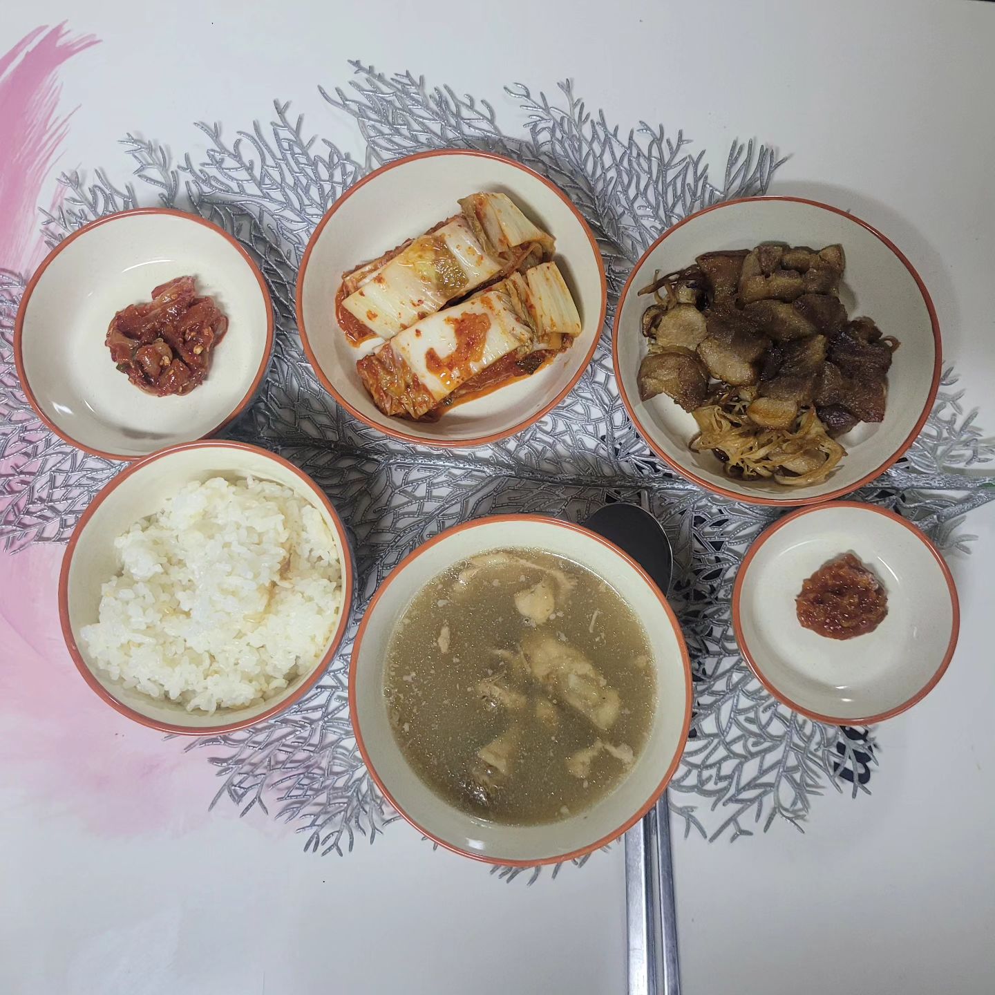 #협찬
김치없으면 밥 먹은거 같지 않는 우리집~
맛있는 김치 찾기 힘든데 농협이 만든 믿고 먹을 수 있는 명품김치 풍산김치 먹어봤는데 진짜 맛있더라고요
일단 전 맛도 맛이지만  깨끗한 환경에서 좋은 재료로 담근 김치가 중요한데 
HACCP, ISO22000 인증 등 다수의 품질 인증 시설에서 만들었구요
100% 국내산 농산물로 만들었어요
계절별 최상의 원재료로 말이죠?!!!!
상황버섯을 이용한 특허받은 김치라  장기간 보관에도 아삭한 식감 유지해요
지금 몇주 지났는데도 완전 아삭아삭 ㅎㅎ 
주문 후 제조 시스템으로 갓담근 생김치 배송되니 생김치 드시고 싶은분들은 요기서 주문고고

https://pskimchi.co.kr/ishop/shop/

#택배의여왕 #풍산김치 #농협김치 #포기김치 #국산김치 #김장김치 #갓담근김치 #생김치 #국내산농산물100% #상황버섯 #특허김치