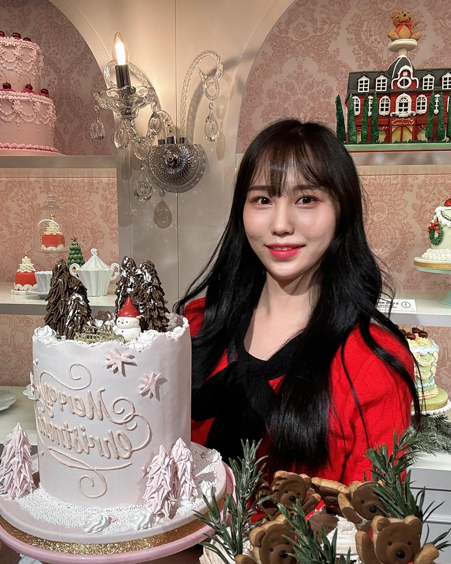 젤 예뻤던 포토존🍓🍰🍓🍰
참고로 케이크는 모형이에요하하
.
.
.
.
.
#딸기케이크 #더현대서울 #더현대 #포토존 #서울핫플 #서울핫플레이스 #스냅촬영 #컨셉촬영 #팔로우미 #팔로우반사 #좋아요반사 #첫줄좋반 #맞좋 #맞좋아요 #좋반 #맞팔 #좋반테러 #선팔하면맞팔 #맞팔해요 #인친 #인친해요 #얼스타그램 #소통 #인친환영 #소통환영 #맞팔환영 #서울가볼만한곳