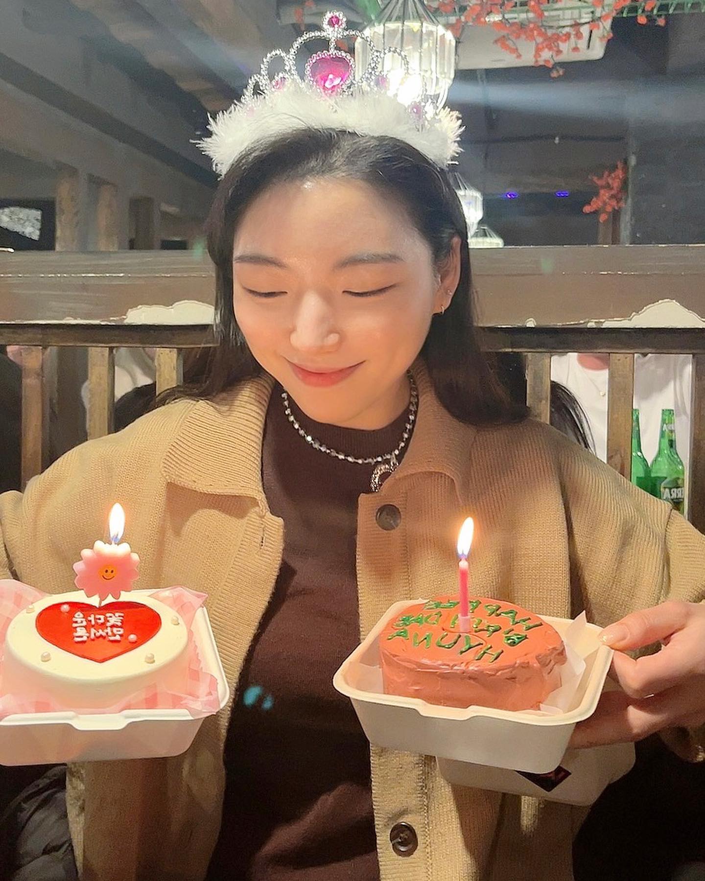 HBD 🎂 
누추한 저에게 많은 분들이
귀한 마음 주셨어요

별일 아닌 생일이지만 한살씩 먹을수록 
소중한 인연의 소중함을 더 깨달아요

그대들의 인생에서 저도,
크진 않아도 한켠 아주 깊숙히,
차지할 수 있는 사람이 될게요

생각날때 가끔 날 꺼내먹어요
축하해주신 내사랑들 고맙쭙니다 🧸💗