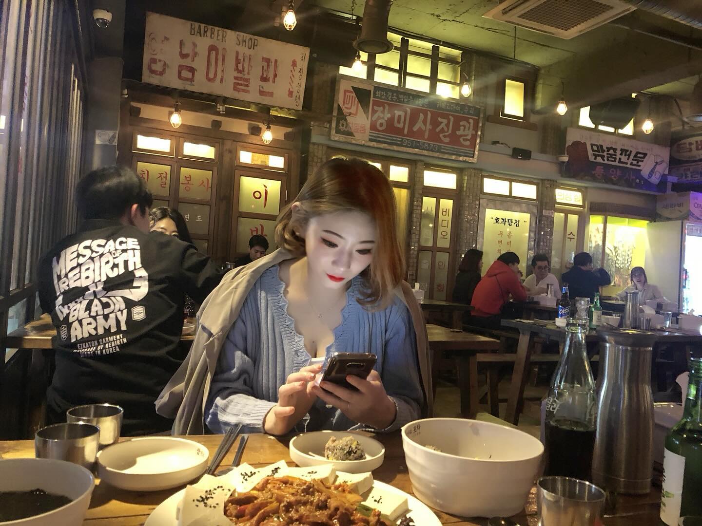 불금 불토에 나가도 
이젠 갈곳이 없는 
나는 아줌마🤣
나이먹기 진짜 싫다....
.
.
#오늘뭐입지 #오늘의코디
#나이키#nike#스타일챌린지
#오오티디#ootd