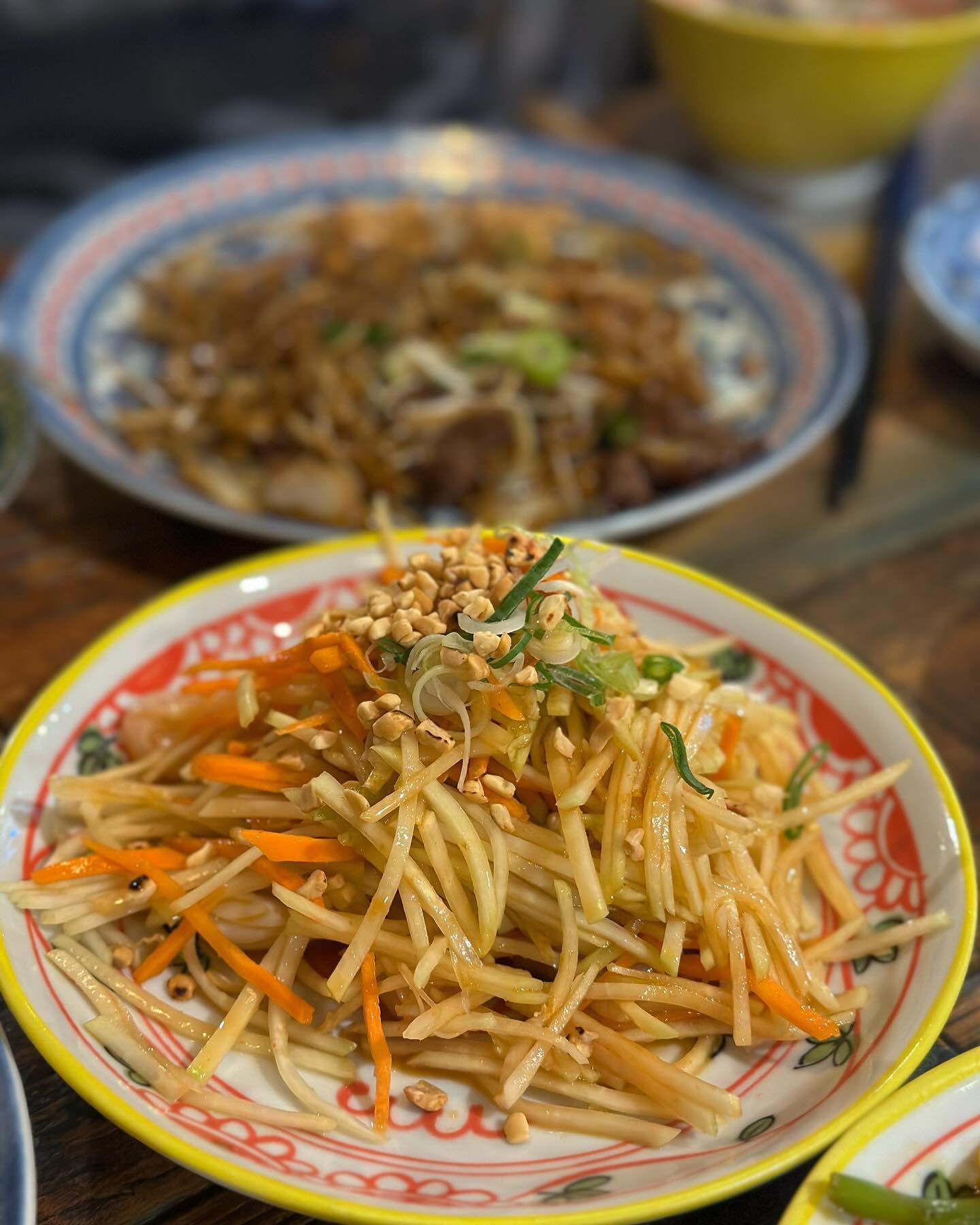 성수동 타이음식점 찾으시면 마하차이로 가주면 돼!

똠냥꿍 쌀국수 완전 최앤데 궁물이 맛있네
팟씨유랑 모닝글로리볶음에 푸팟뽕커리 쏨땀 죤맛!
근데요 가격까지 착하답니다 ㅋㅋㅋㅋㅋ

🍜서울 성동구 뚝섬로 399 2층 (평일 브레이크타임 확인)

#마하차이 #푸팟퐁커리 #똠냥꿍 #성수동맛집