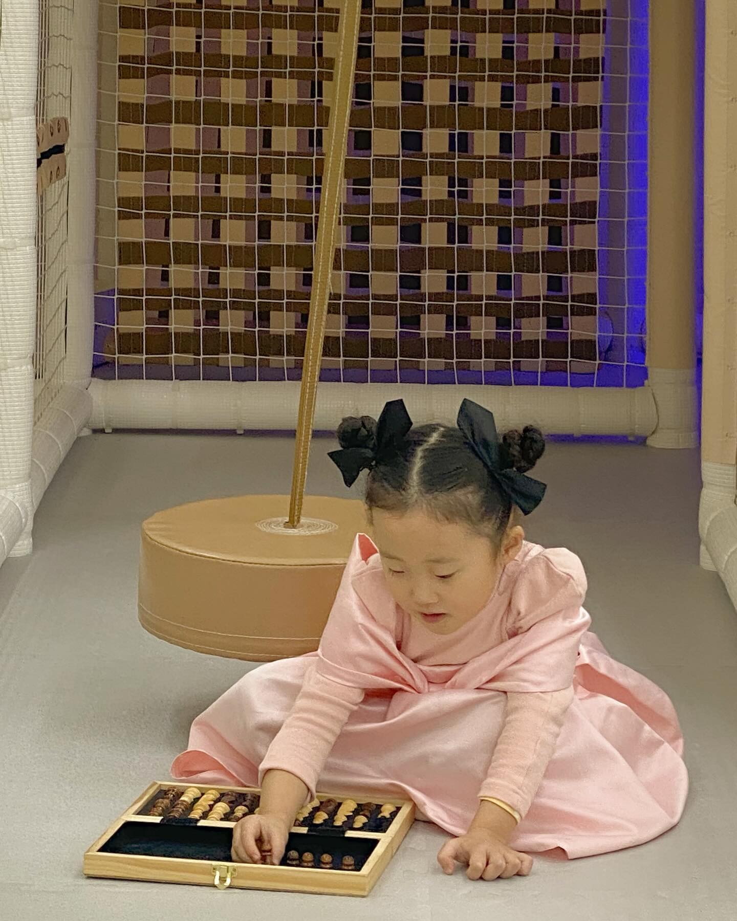 #광고 mukimuki_seonun x my____hana 

집 코앞에 생긴 무키무키 선운점
벌써 2번째 방문인데 여전히 쾌적하고 관리도 잘 되어 있어서 대만족
대인원 수용이 가능하기에 꼬꼬마시절 어린이집 친구들과
신나게 놀고 왔네요 ε ᴗ̈ ɜ 

-
#광주키즈룸 #광주무키무키 #광주아이랑