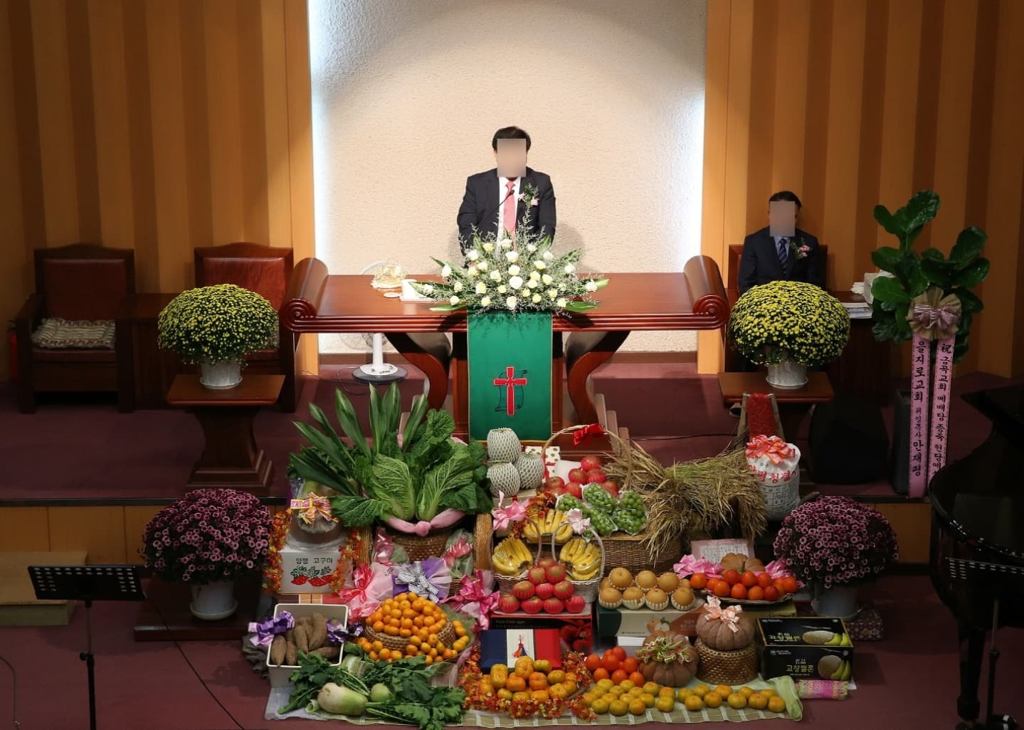 우리 가족 꾸준히 사진 찍는 바로 여기 동원스튜디오
가족 행사때도 동원~
아가들 돌 사진도 동원~
유치원 졸업 사진도 동원~
교회 행사 사진도 동원~
엄마 환갑 사진도 동원~
우리 결혼 사진도 동원~

1972년부터 지금까지~
2대째 운영되는 곳인데
정말 사진이 기가 막혀요!

동원스튜디오
경기 양평군 용문면 용문로 368-1 롯데리아 옆
0507-1417-3102

#양평가족사진 #양평돌잔치사진 #용문여권사진 #용문아기사진