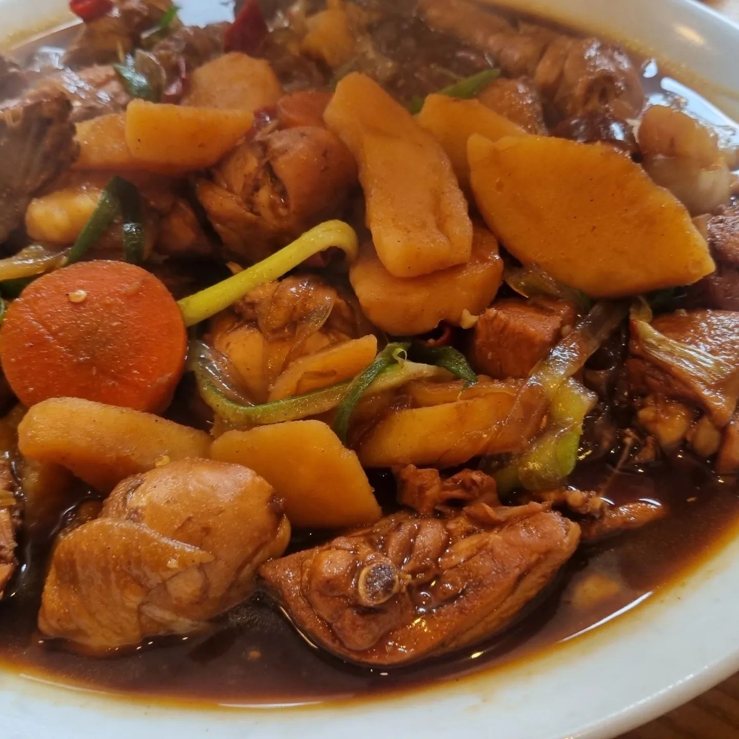 봉추찜닭 군자점
오랜만에 찜닭 먹고 싶어서 방문한 곳!
예전에는 많이 갔었는데..
오랜만에 가니까 너무 맛있어
당면도 많이 들어 있고 고기도 많고 
양이 생각보다 너무 많아서 깜놀
밥 비벼 먹으면 꿀맛
#군자동맛집 #군자역맛집
#군자동점심 #군자역맛집

나중에 점심시간에 가면 핵이득일듯!
친구랑 만나서 또 방문해야지!
찜닭 좋아하시는 분들에게 강추합니다!

#봉추찜닭군자
#군자동찜닭