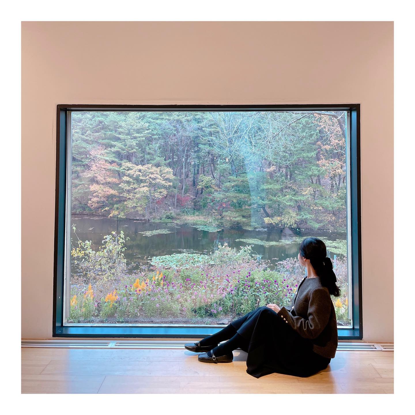 경주 가을 여행 중 
방문한 솔거미술관 🍂🍁
작품도 멋지고,
시간의 정원을 
산책하며 걷는 시간이 
넘 좋았다💕
.
.
.
.
.
.
#경주여행 #경주여행코스 #경주솔거미술관 #시간의정원 #솔거미술관 #경주엑스포공원 #엑스포공원 #경주가볼만한곳