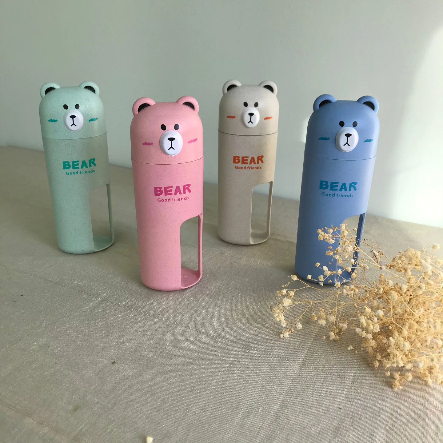 [차즈슈마켓] 곰돌칫솔 보관세트

저는 딸램 챙겨주려고 겟!! 칫솔은 성인용이니 칫솔치약만 교체해 주세요!! 

칫솔통 중 
퀄리티 최고 좋아요

올리면 품절되는 곰돌칫솔통!

여행을 떠나기 전에, 짐 챙길 때
칫솔을 비닐봉지나 지퍼백에 
담아서 다니시는 분들 많으시죠?

이제 비닐봉지, 지퍼백 말고
귀여운 곰돌칫솔보관세트로 
간편하게 챙겨가세요😝

여행 갈 때 뿐만 아니라 
사무실에서도 사용 가능!
칫솔을 보관이 필요한 곳이라면 
어디서든 사용 가능합니다
(칫솔은 성인용입니다)

아래 손잡이가 있어 
컵으로도 사용 가능해서
물 절약은 물론이고 편리하기까지
거기에 귀여움은 덤에이요 🐻

👉색상
블루, 핑크, 그린, 오렌지

📍칫솔의 동물모양은 사진과 다를 수 있습니다!
📍 박스포장이 아닌 비닐포장으로 배송될 수 있습니다.

👉사이즈
가로 6.5cm, 세로 20cm

👉구성
곰돌보관케이스 + 칫솔(2개) 재질 밀섬유+플라스틱

❤️구매는 프로필링크^^❤️
